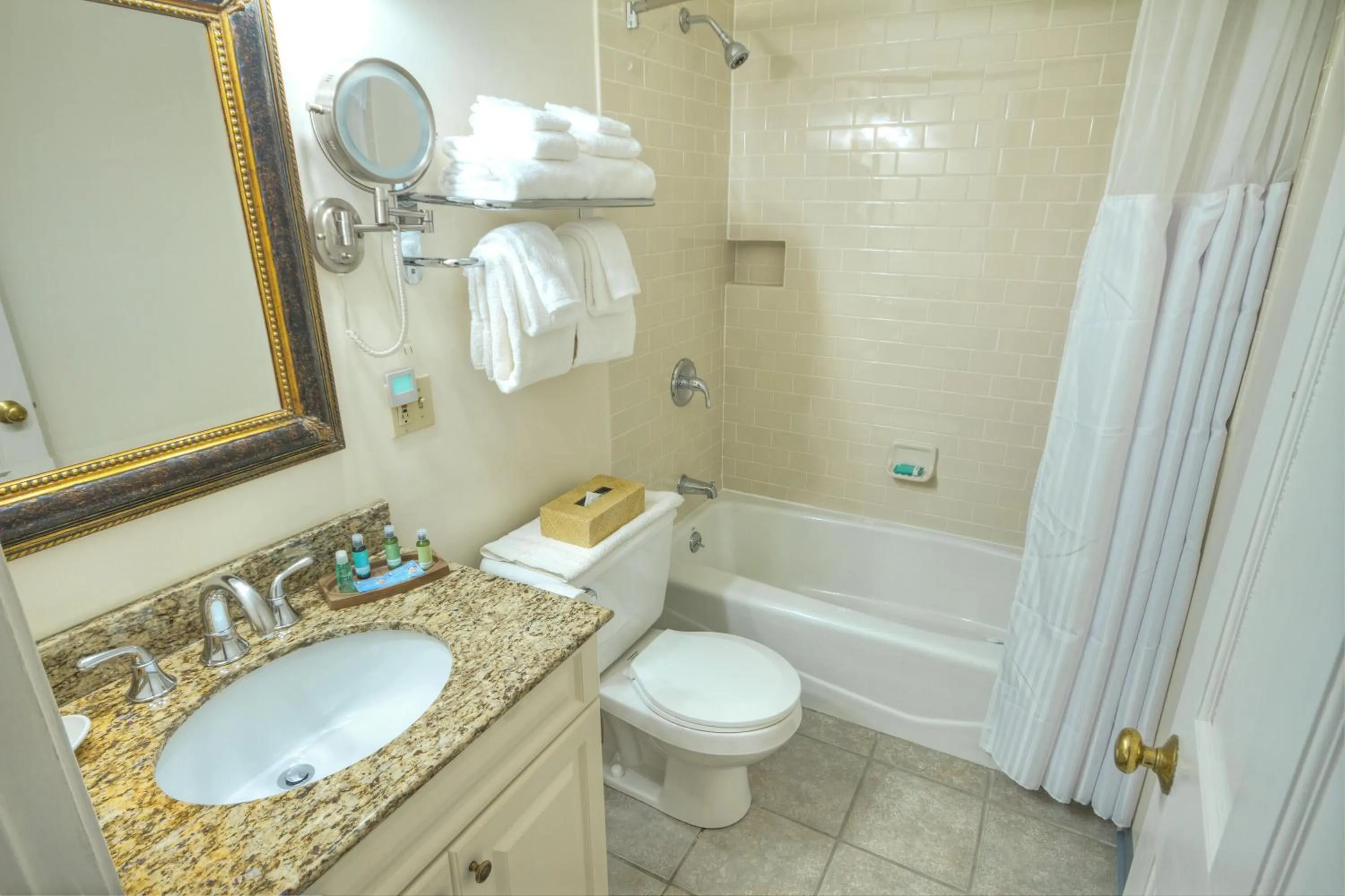 Bathroom in Club Wyndham Bay Voyage Inn