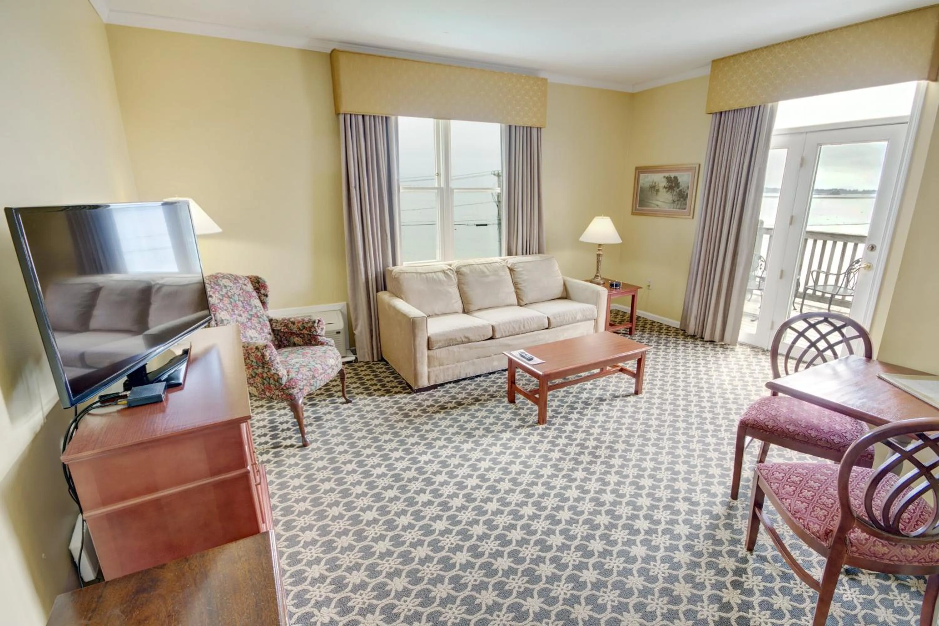 Living room in Club Wyndham Bay Voyage Inn