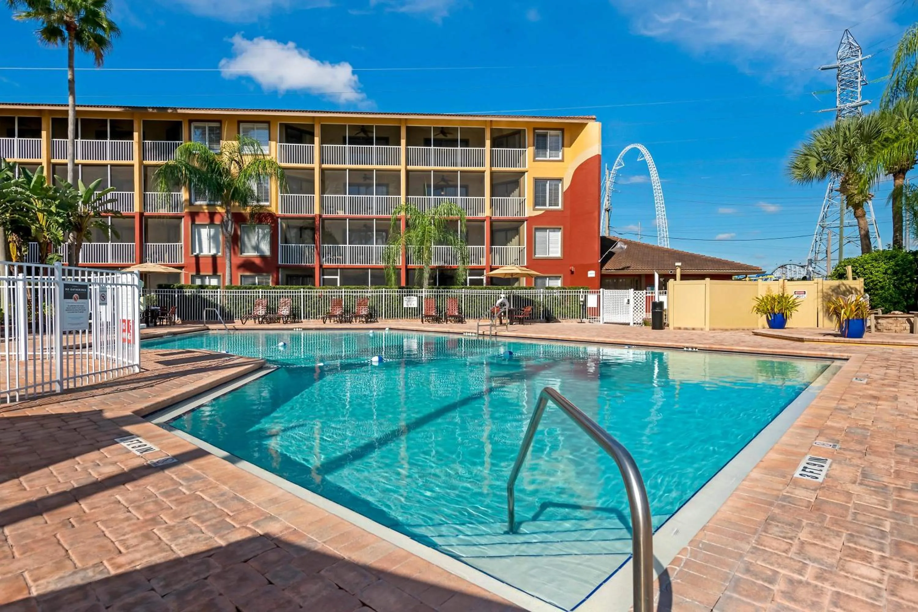 Swimming pool in Bluegreen Vacations Orlando's Sunshine Resort