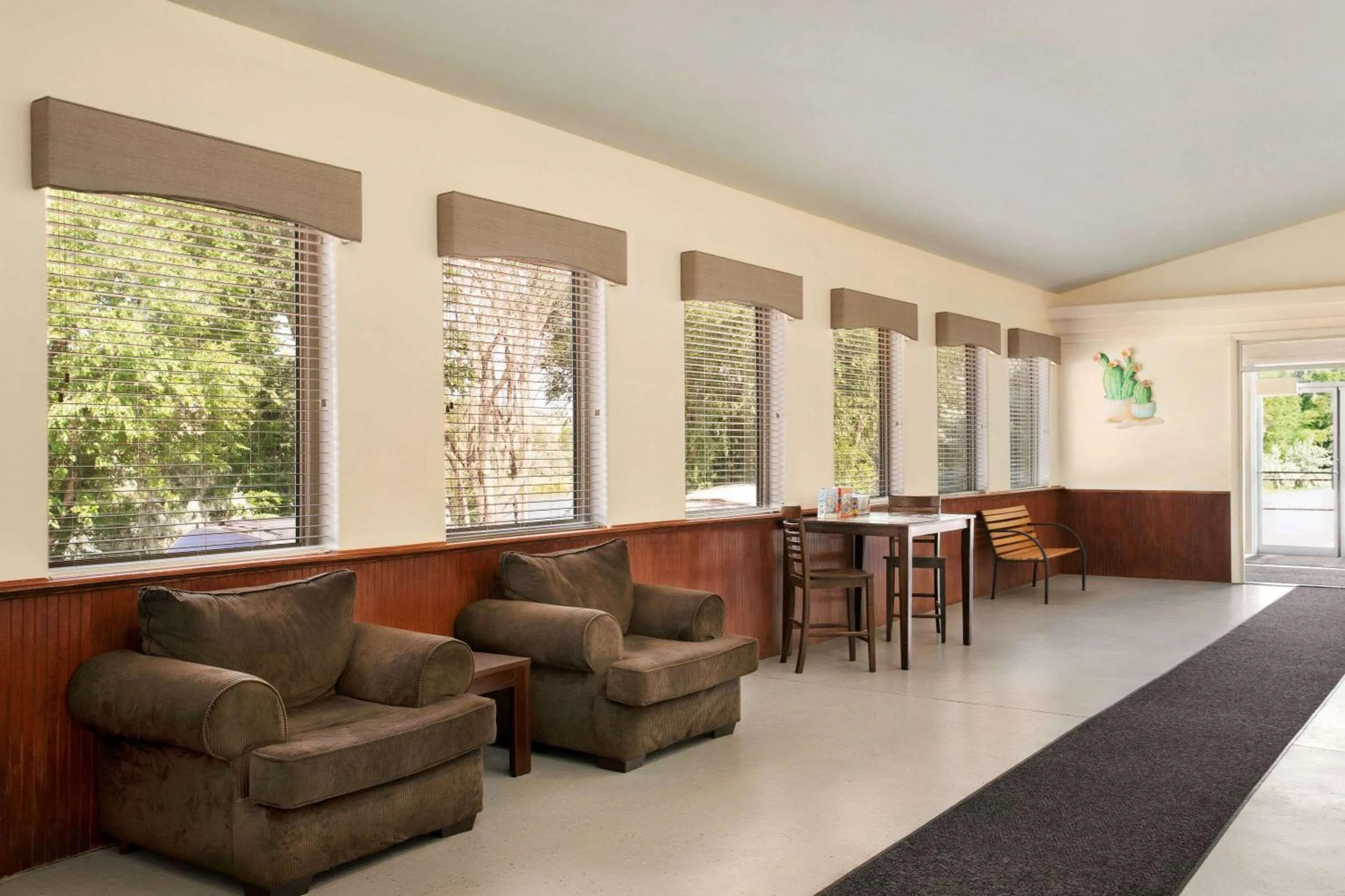 Lobby or reception in Travelodge by Wyndham Guernsey