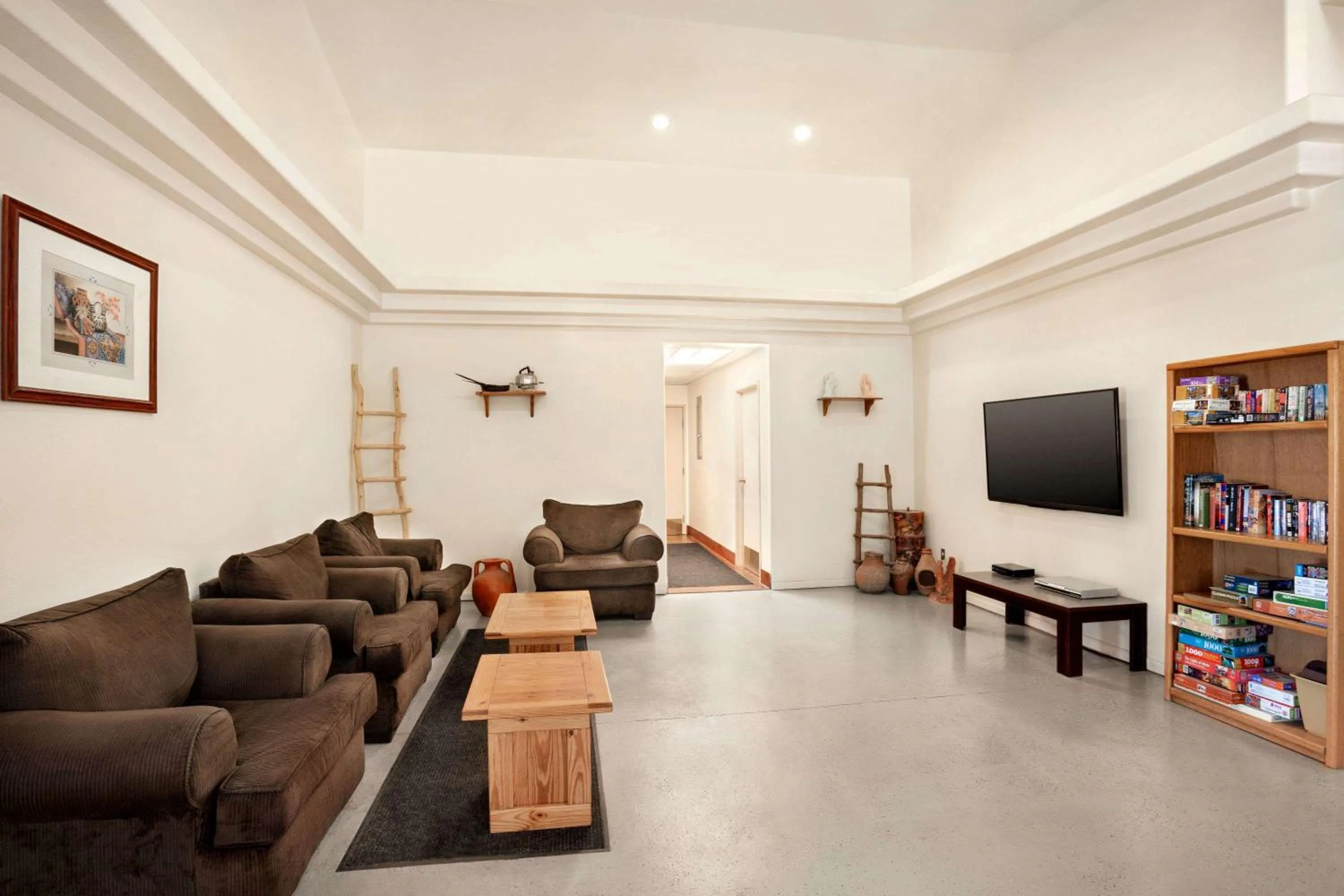 Lobby or reception in Travelodge by Wyndham Guernsey