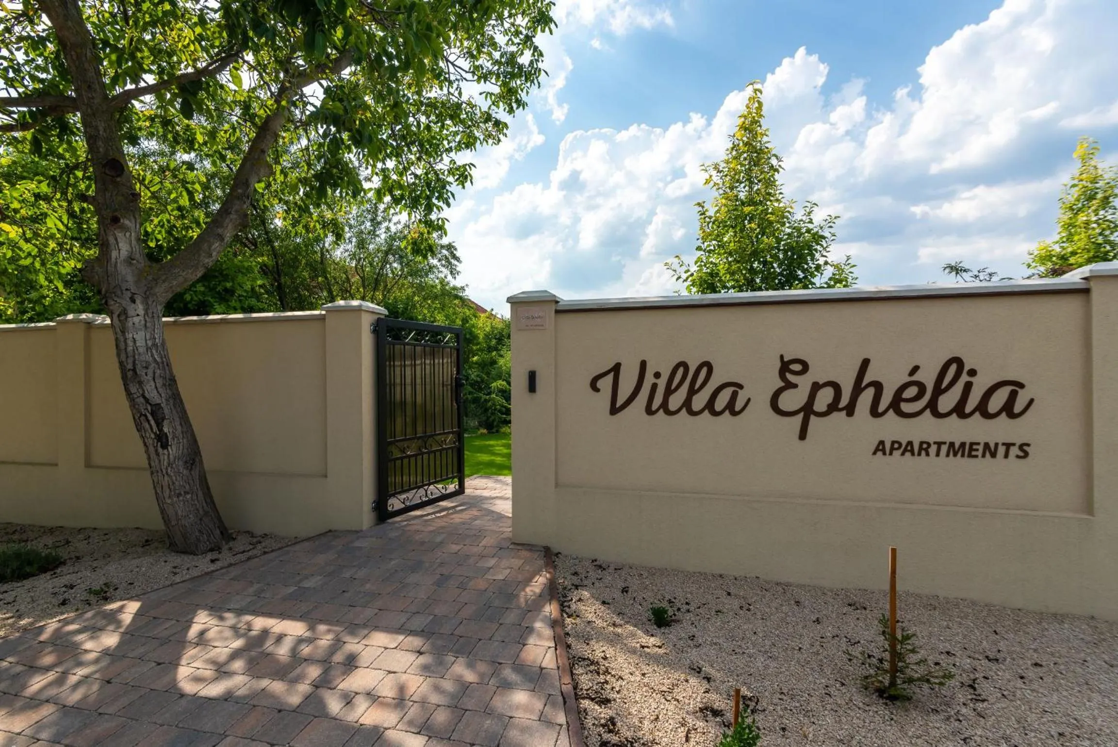 Logo/Certificate/Sign in Villa Ephélia