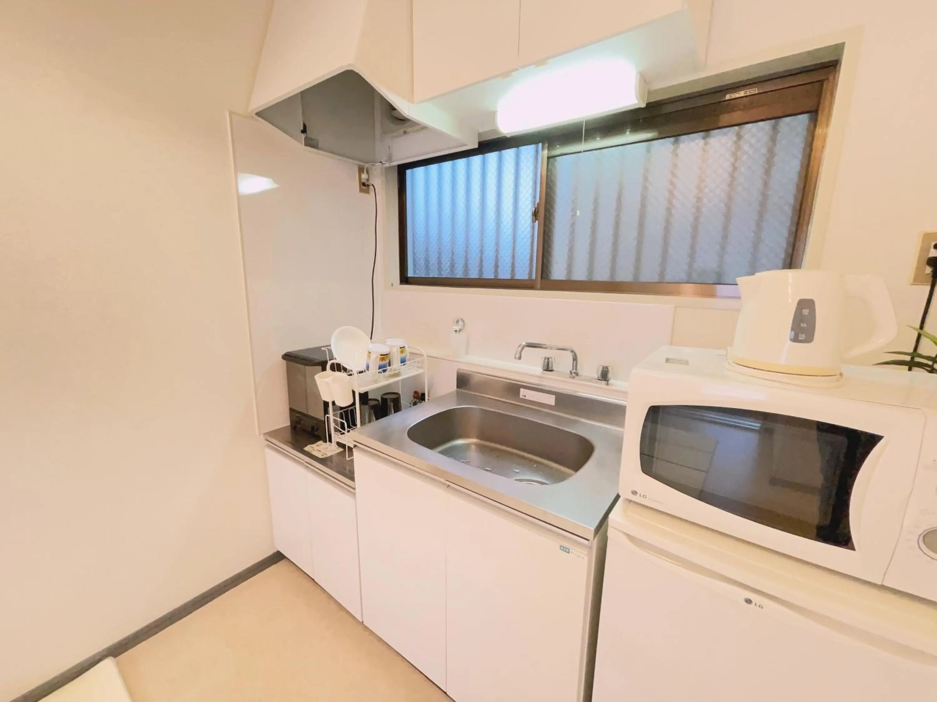 Kitchen or kitchenette in Chang Tee Hotel Ikebukuro