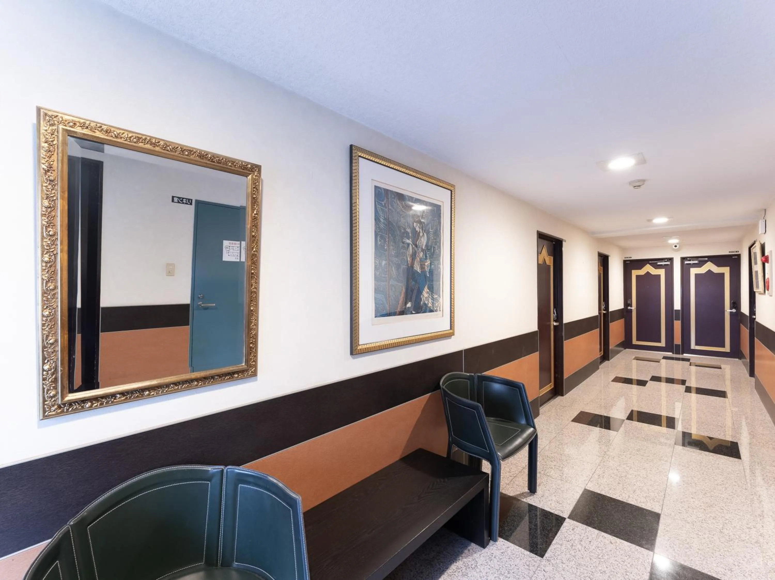 Seating area in Chang Tee Hotel Ikebukuro