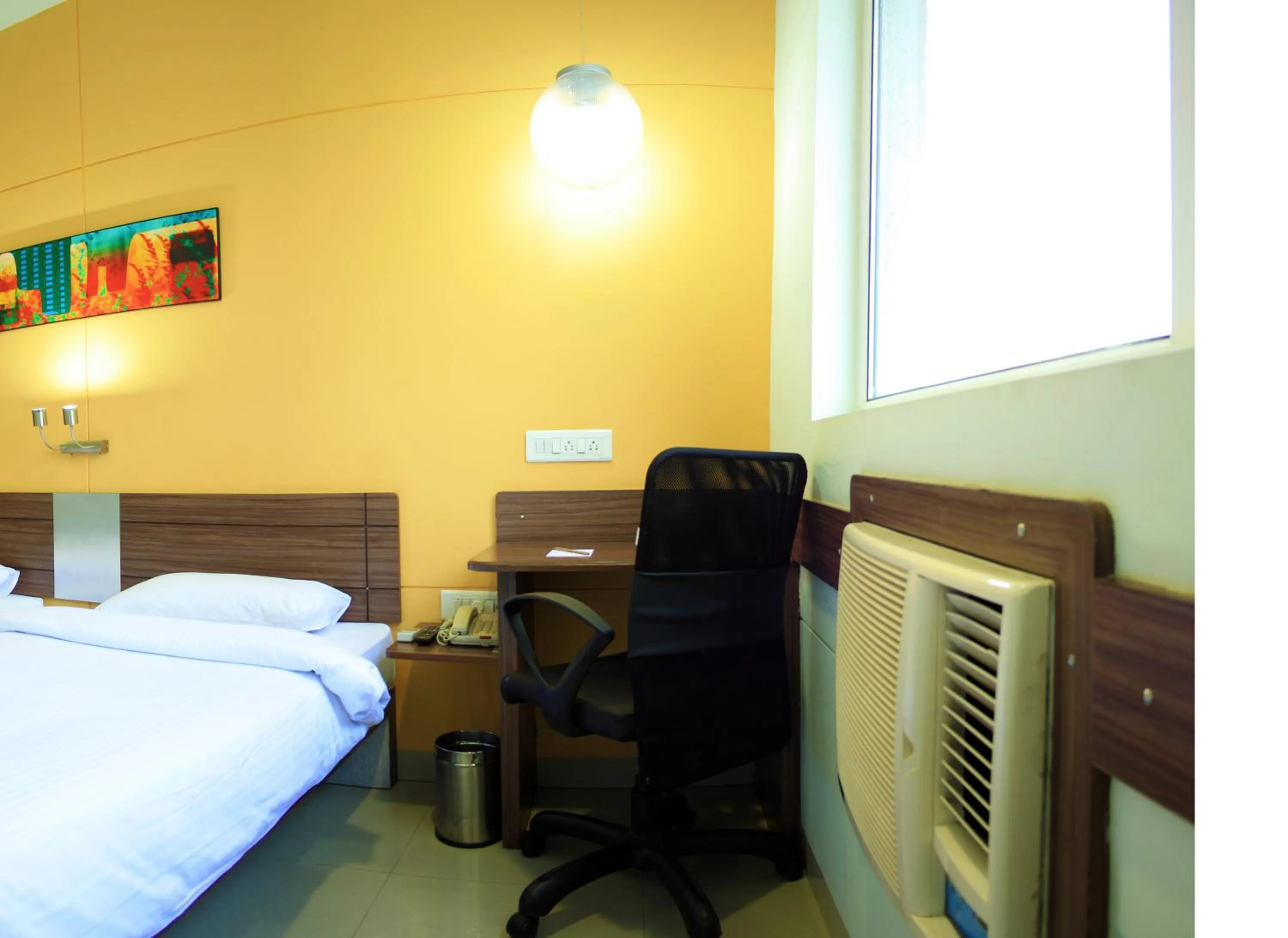 Photo of the whole room, Bed in Ginger Jamshedpur