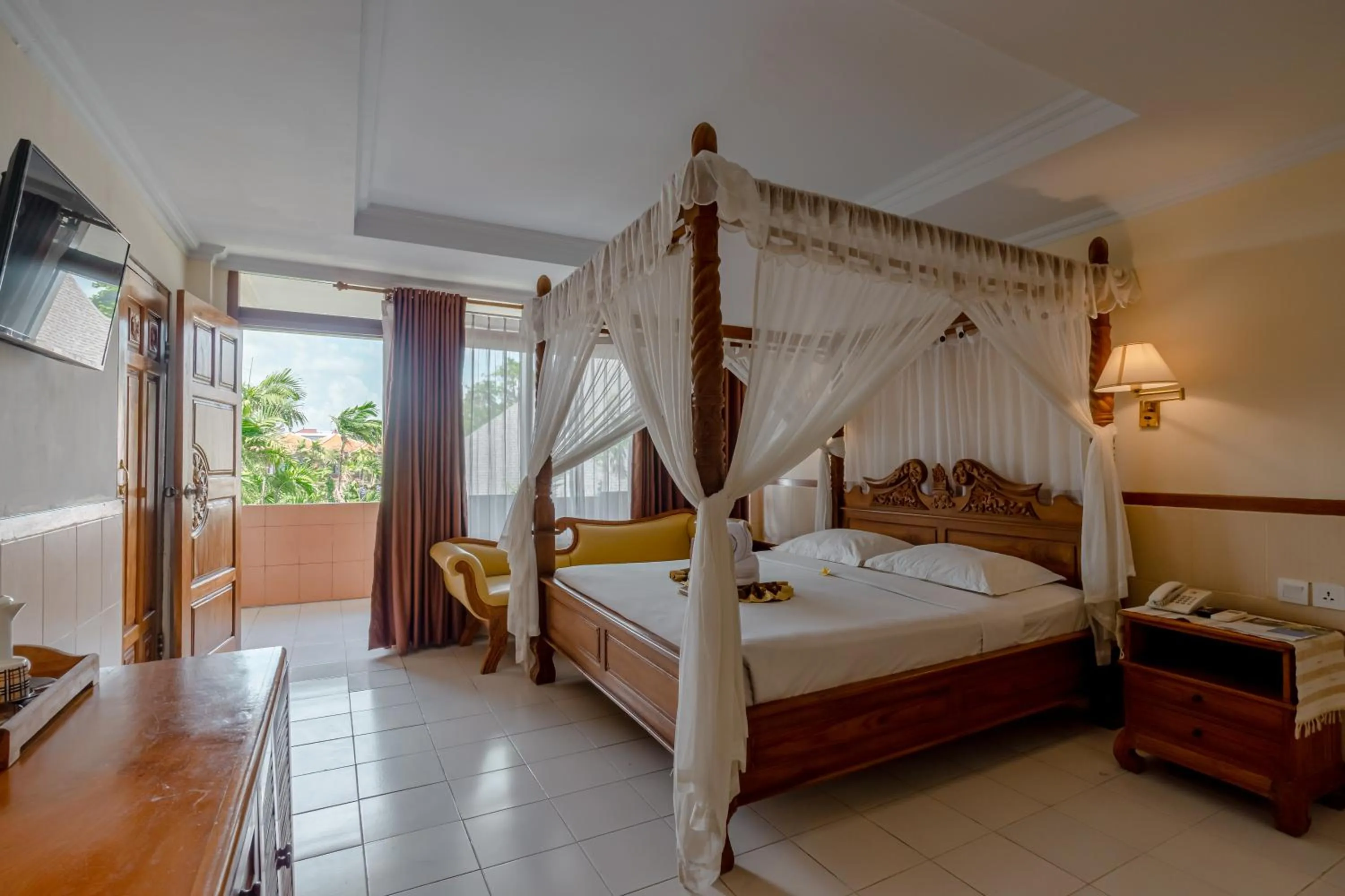 Bed in Palm Beach Hotel Bali