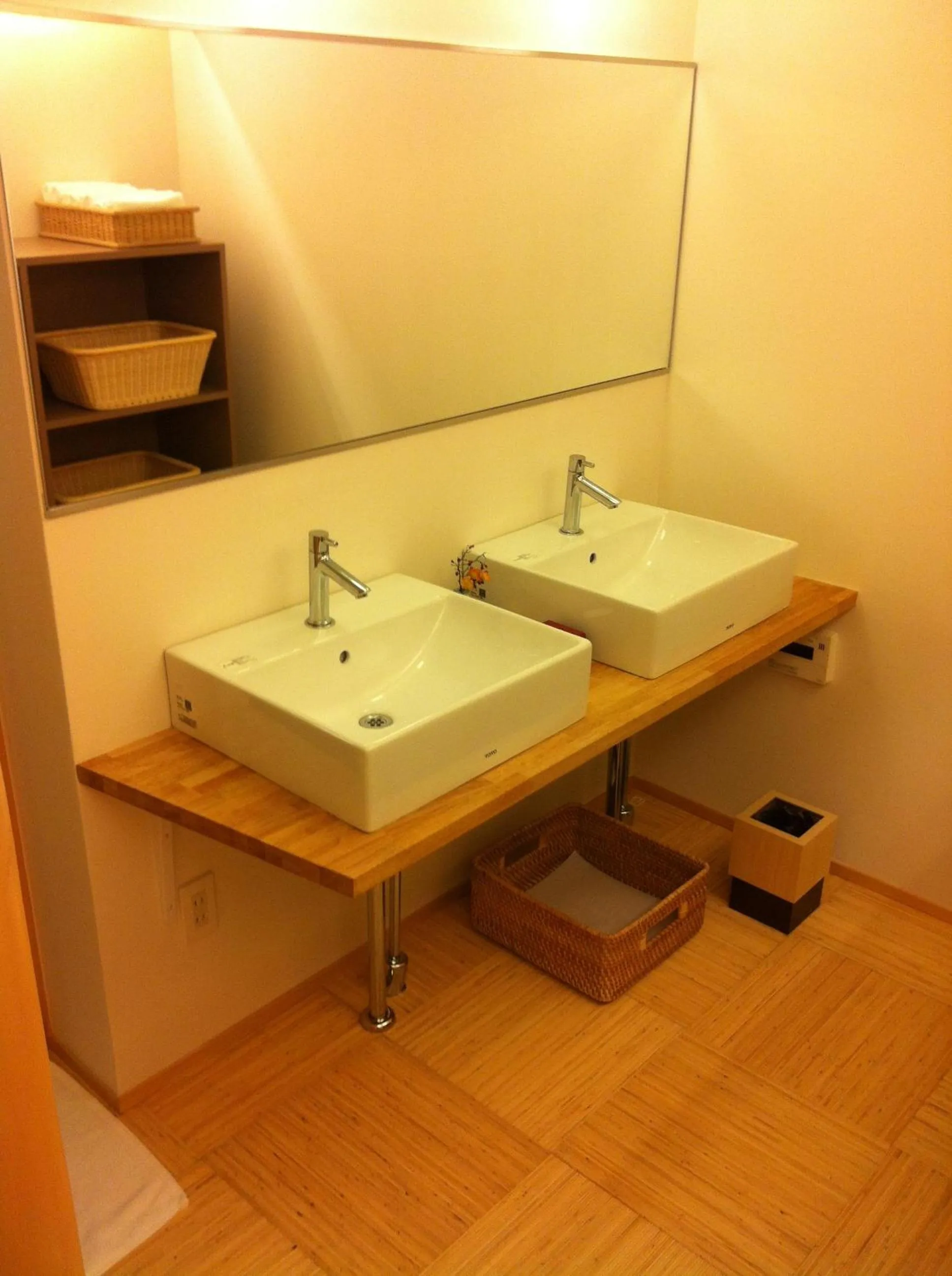 Bathroom in IZUYASU Traditional Kyoto Inn serving Kyoto cuisine