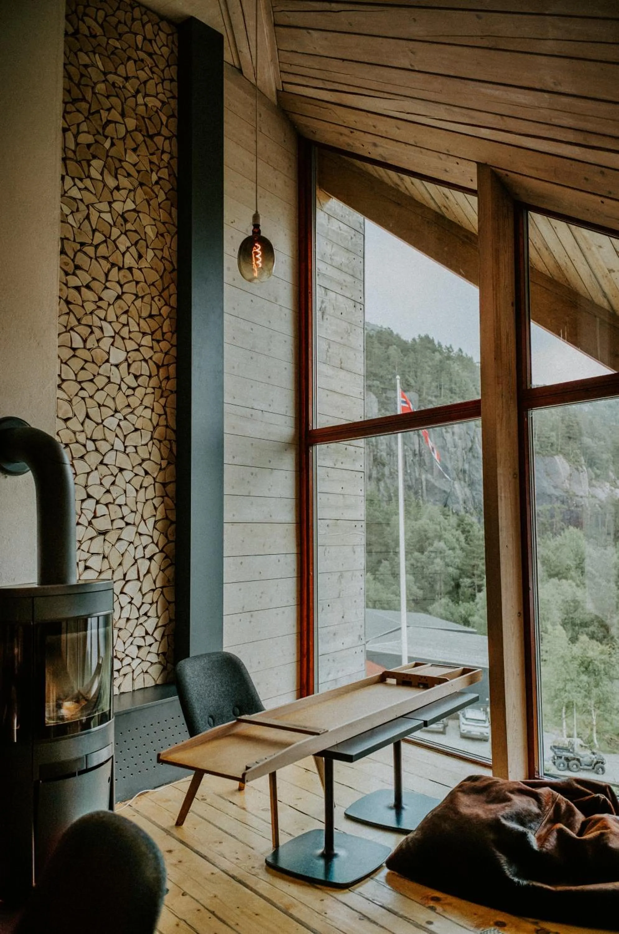 Communal lounge/ TV room in Preikestolen Hotel & BaseCamp