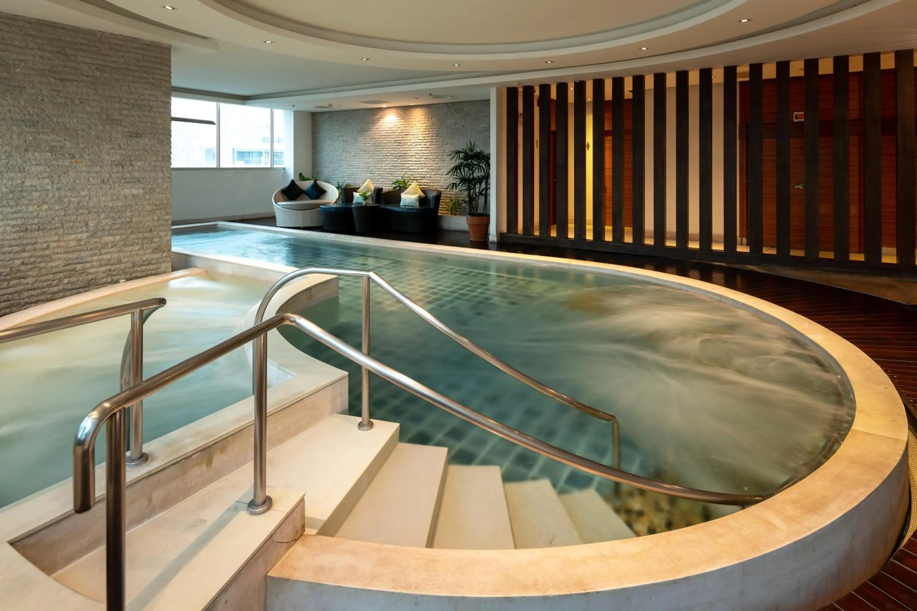 Swimming pool in Jasmine Resort Bangkok