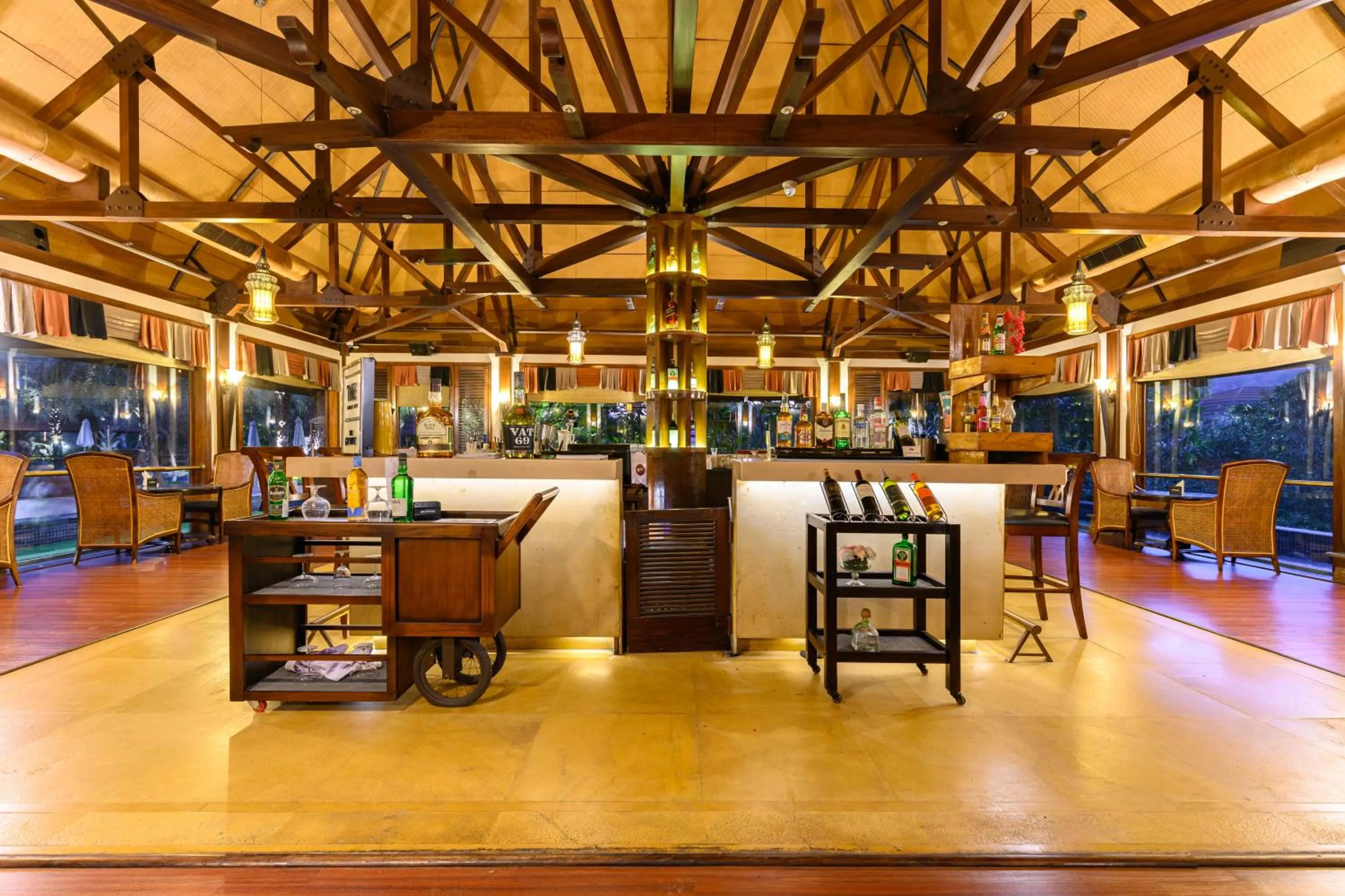 Lounge or bar in Ananta Spa & Resort, Pushkar
