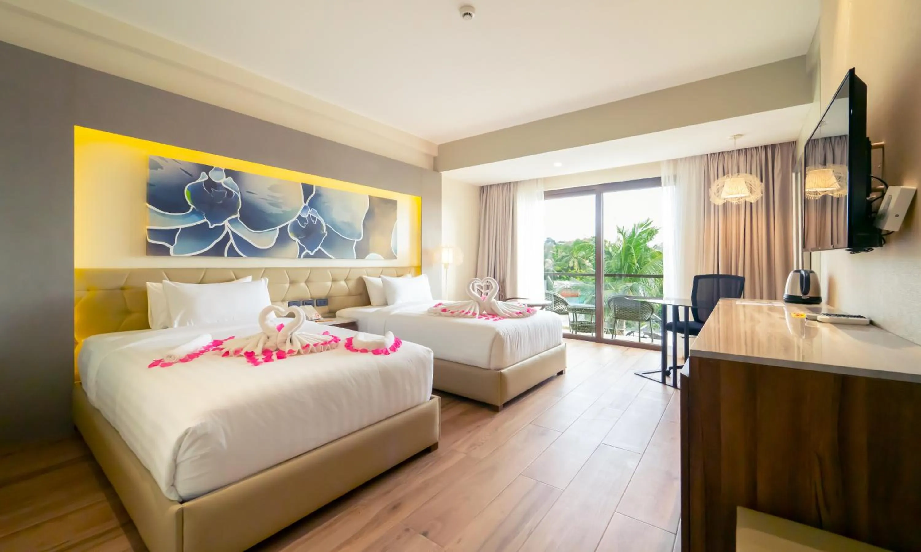 Balcony/Terrace, Bed in Boracay Ocean Club Beach Resort