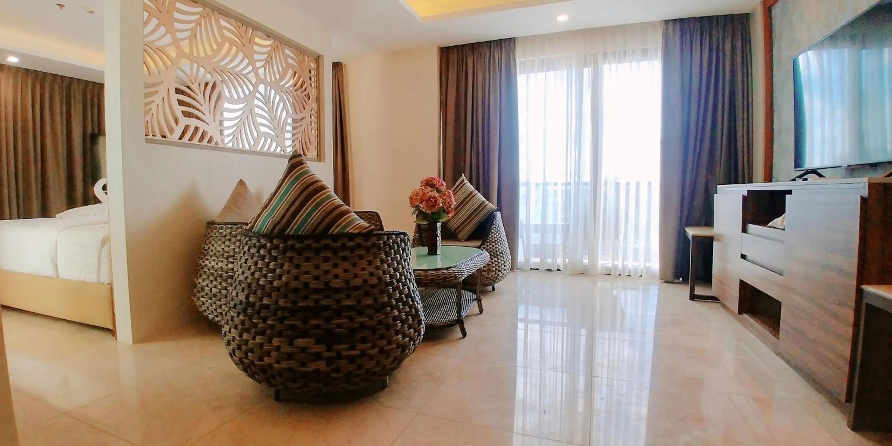 TV and multimedia, Bed in Boracay Ocean Club Beach Resort