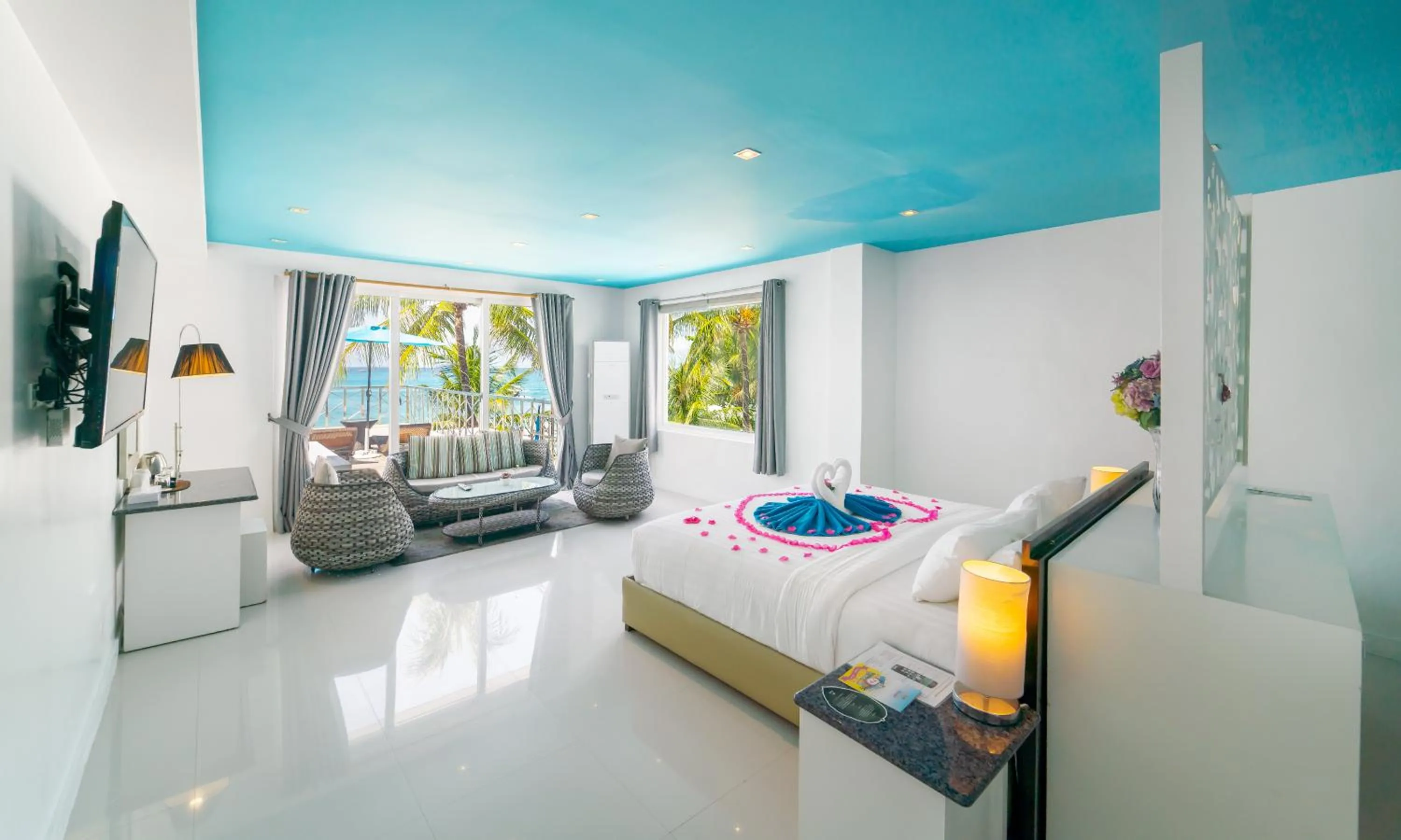 Balcony/Terrace, Bed in Boracay Ocean Club Beach Resort