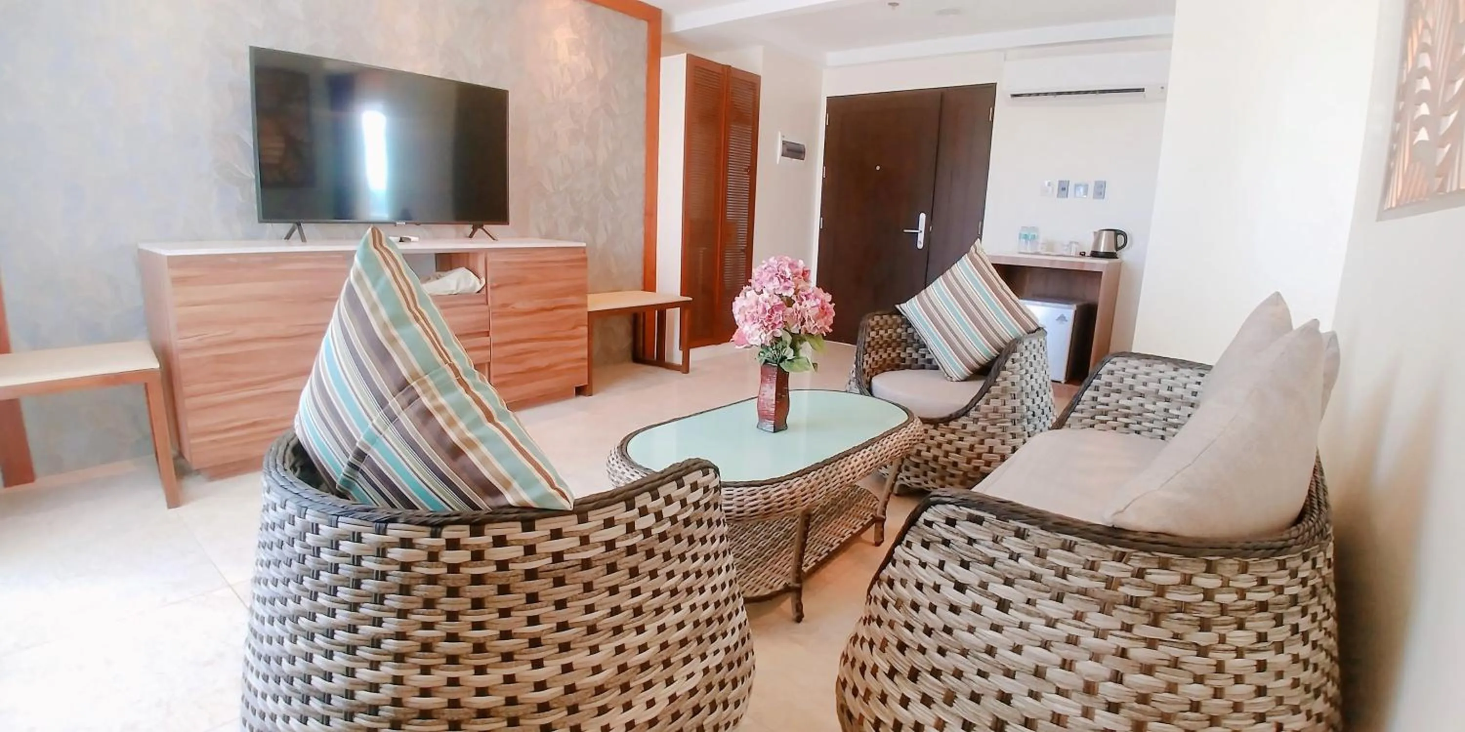 TV and multimedia in Boracay Ocean Club Beach Resort