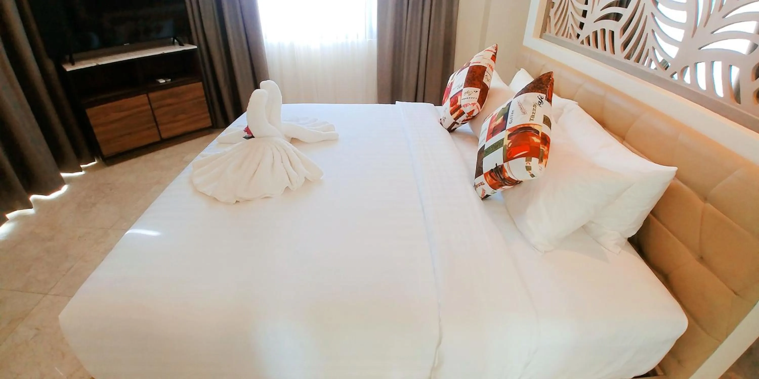 Bedroom, Bed in Boracay Ocean Club Beach Resort