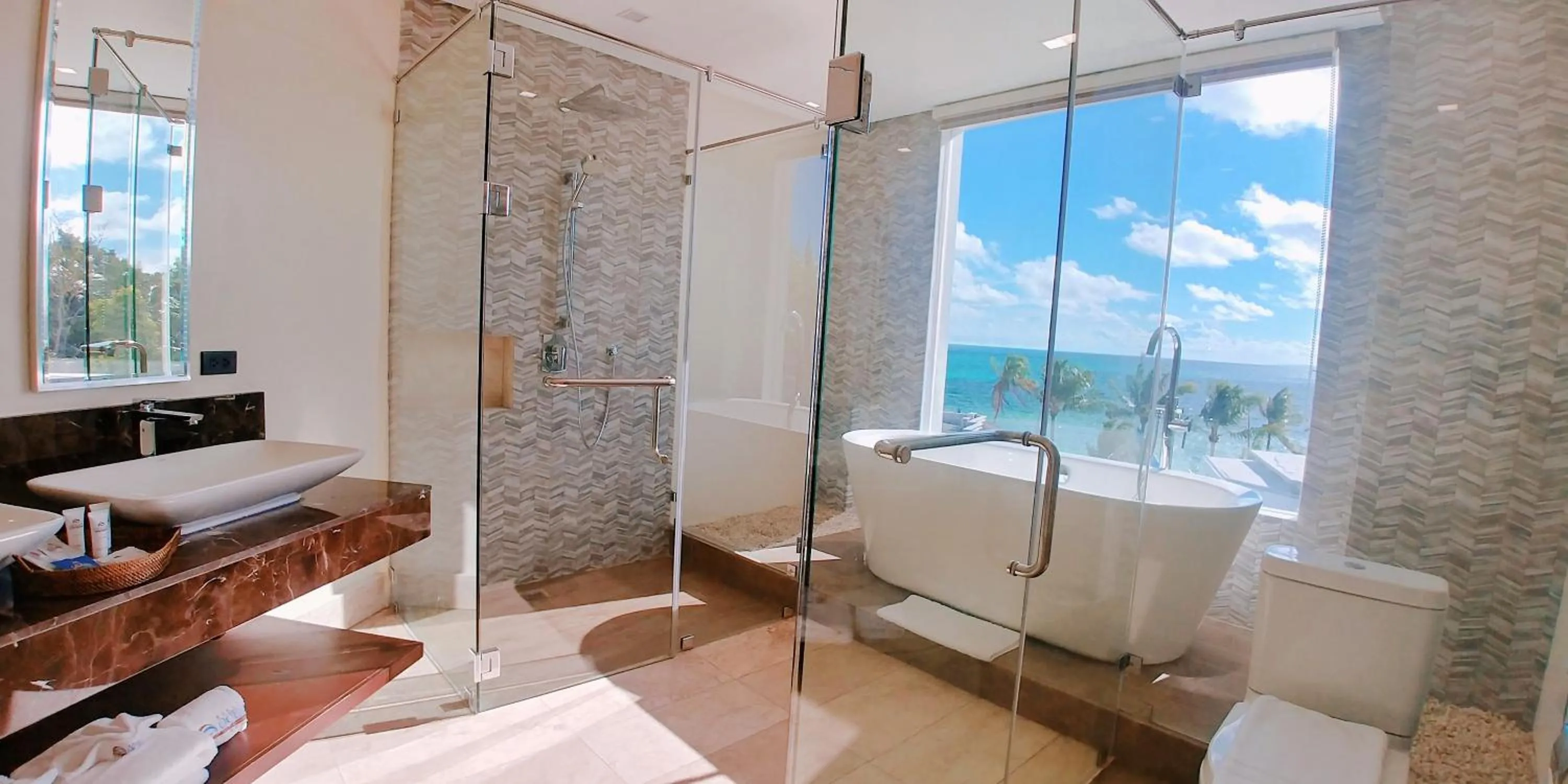 Toilet in Boracay Ocean Club Beach Resort