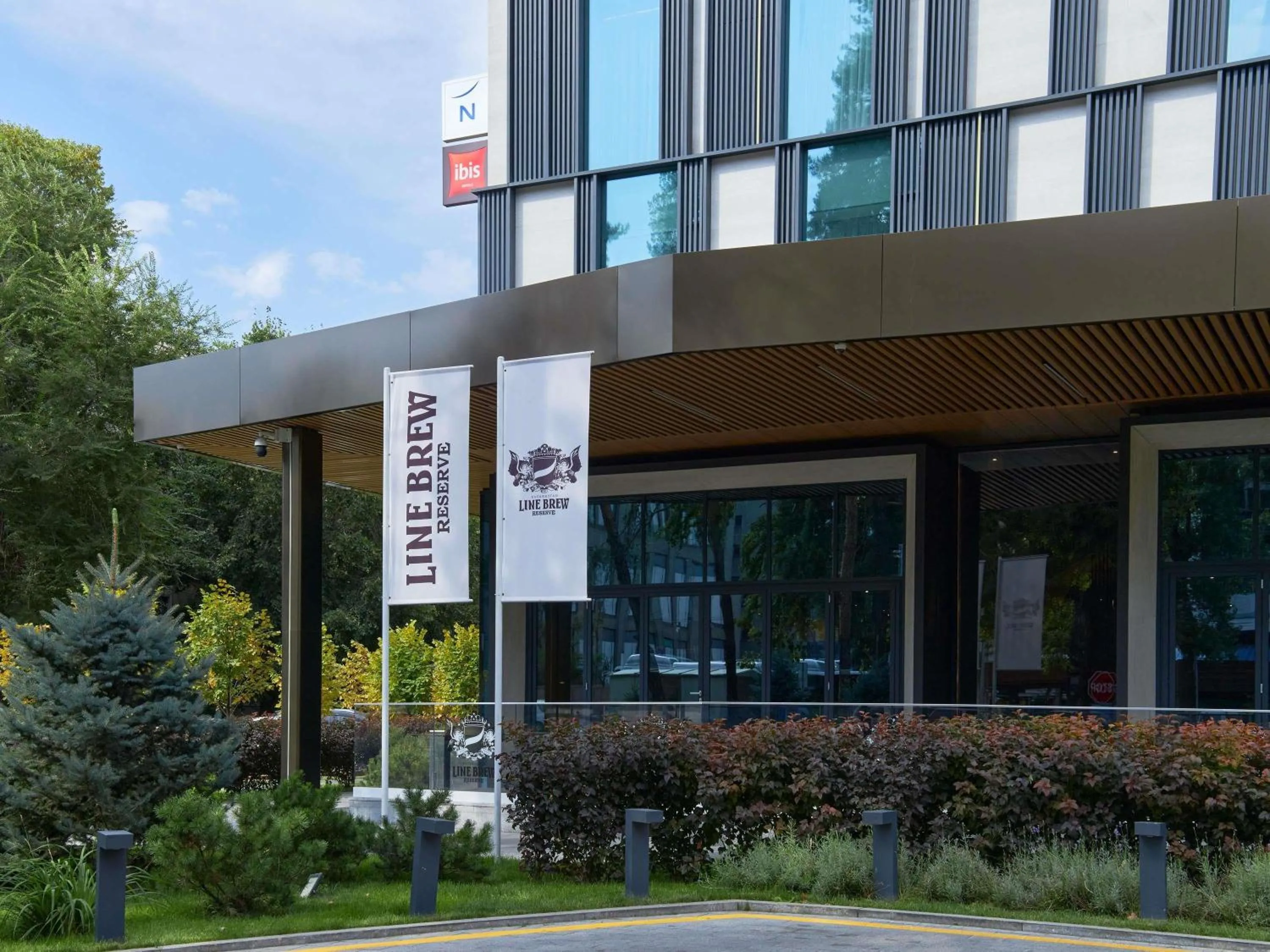 Restaurant/places to eat in ibis Almaty Jetisu