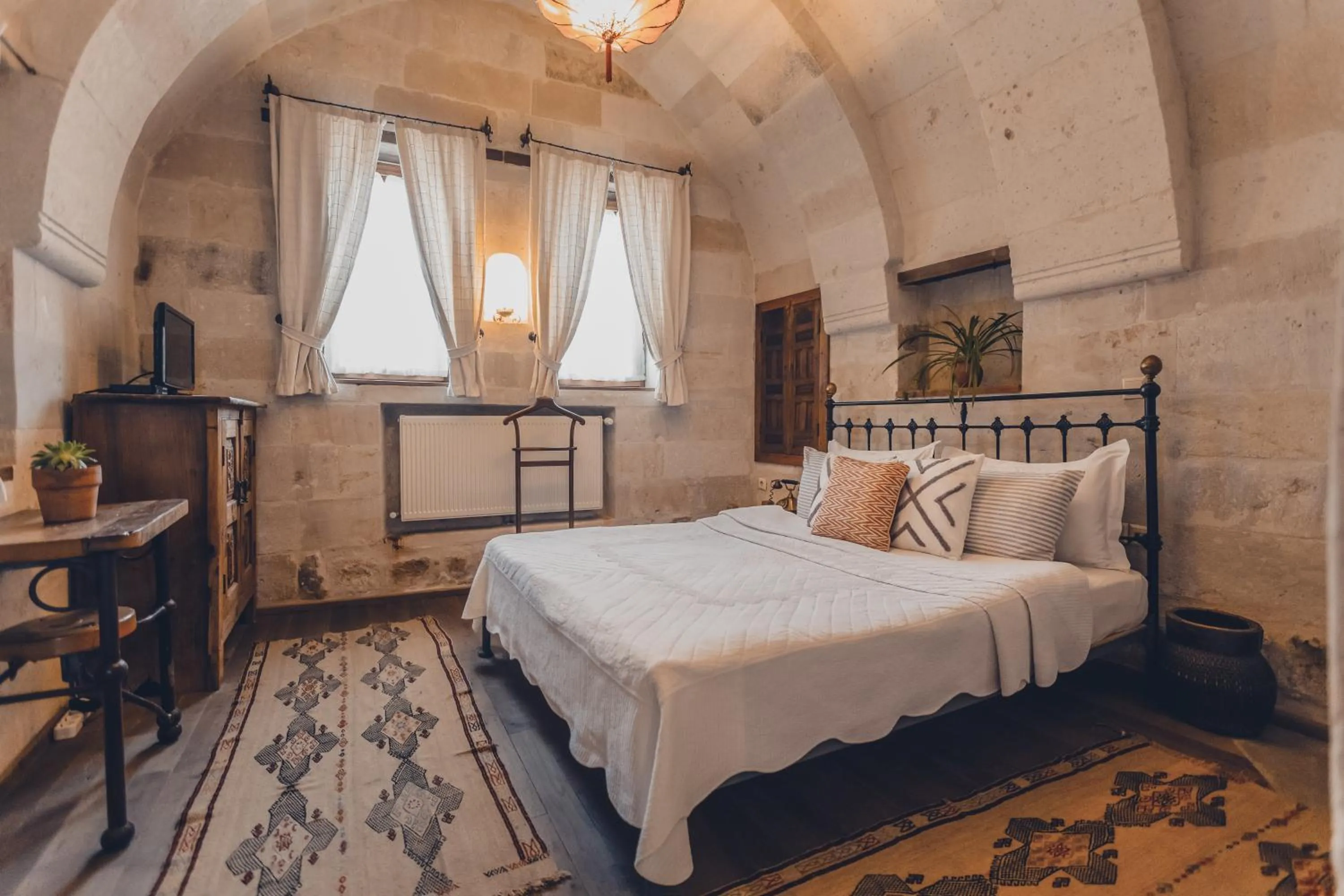 Photo of the whole room, Bed in Kale Konak Cappadocia
