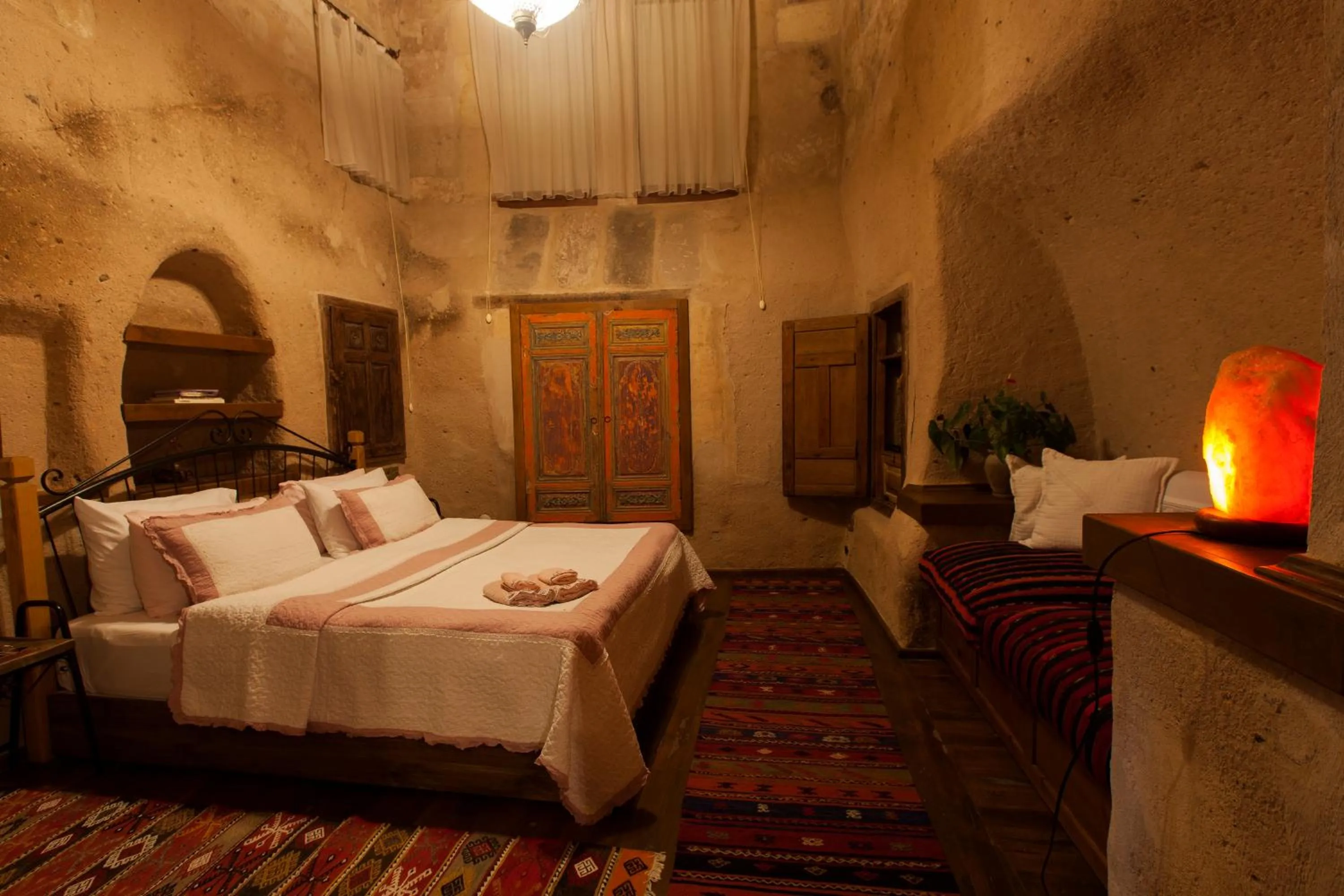 Photo of the whole room, Bed in Kale Konak Cappadocia