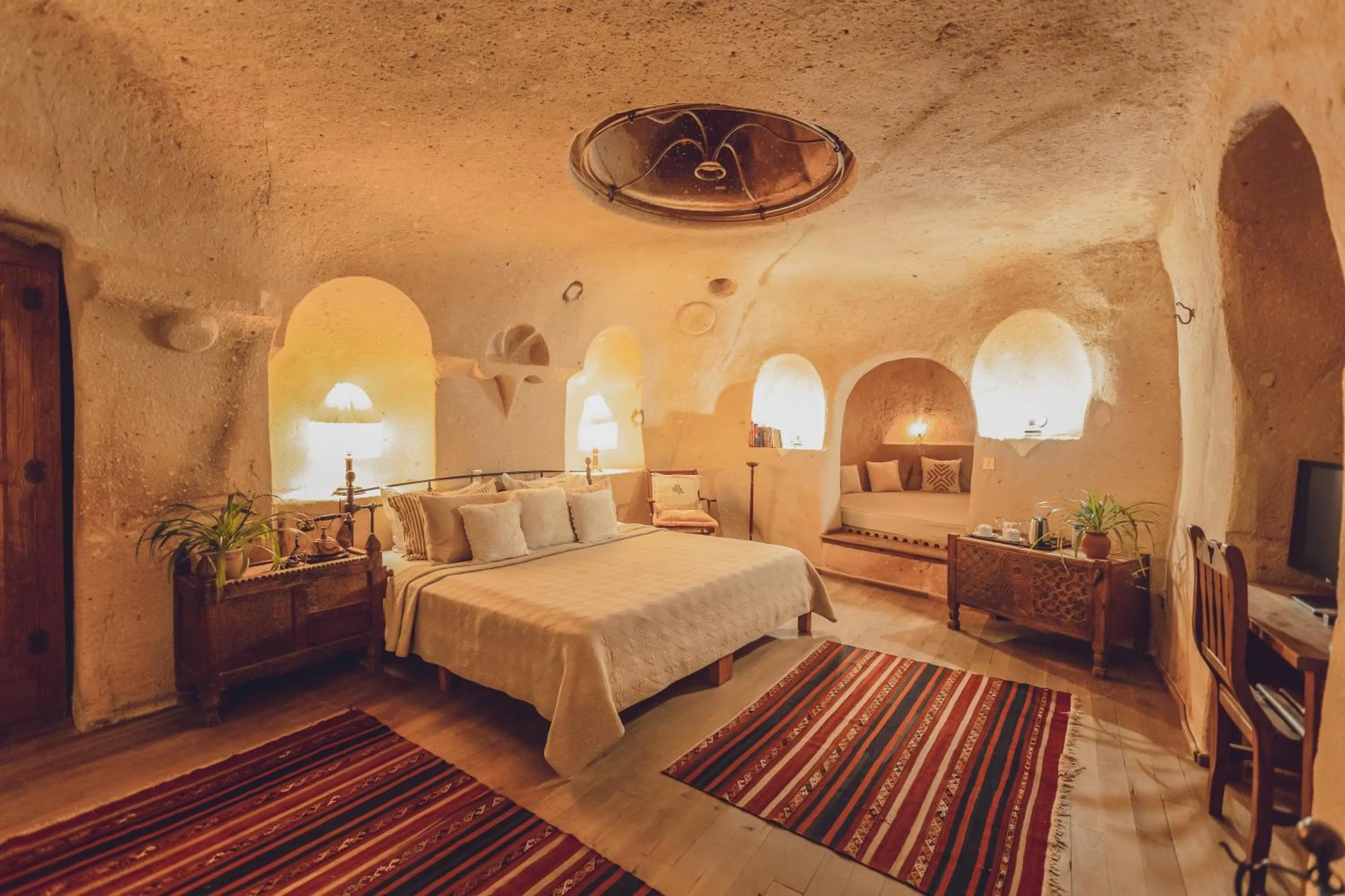 Photo of the whole room, Bed in Kale Konak Cappadocia