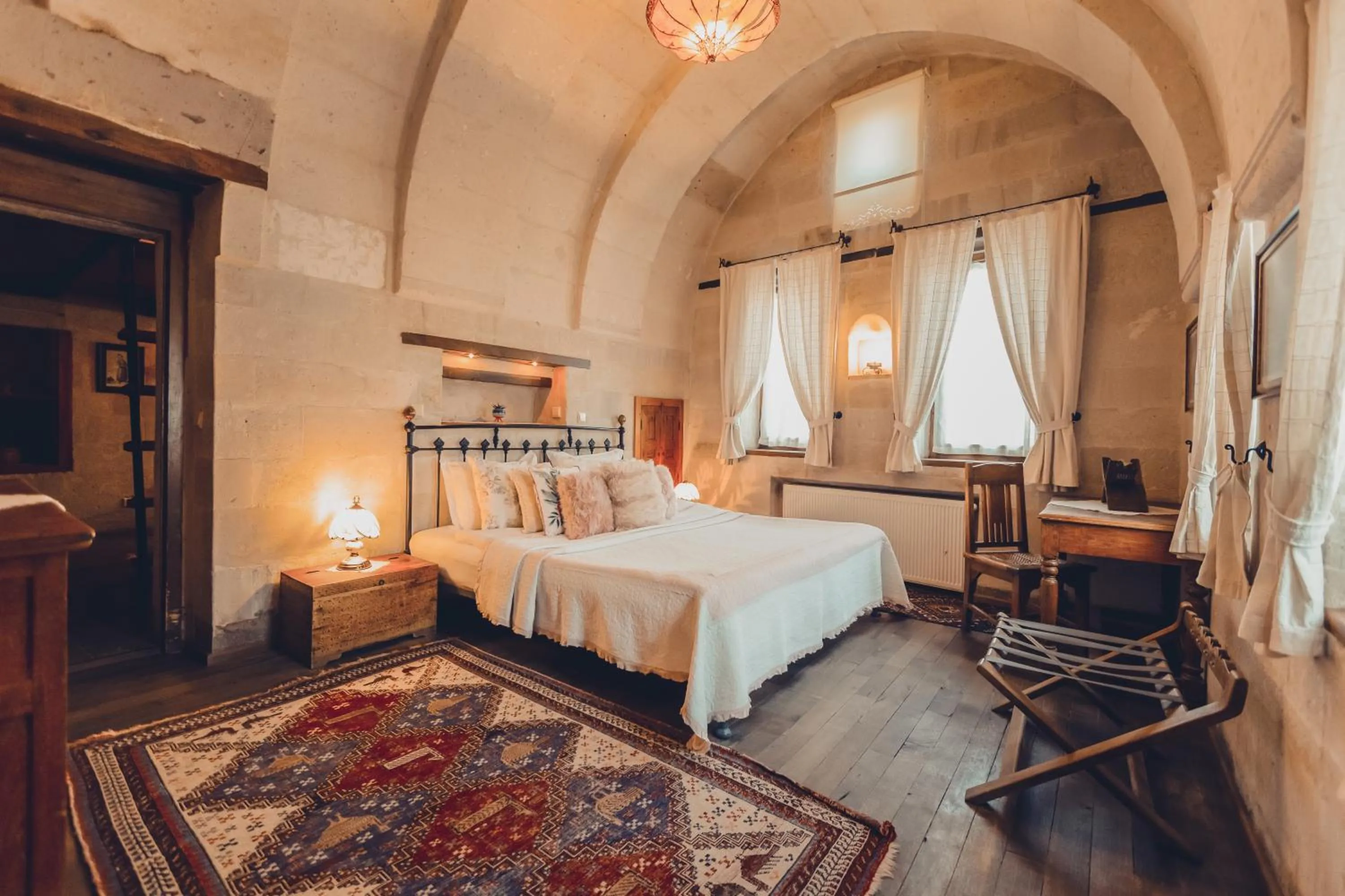 Photo of the whole room, Bed in Kale Konak Cappadocia