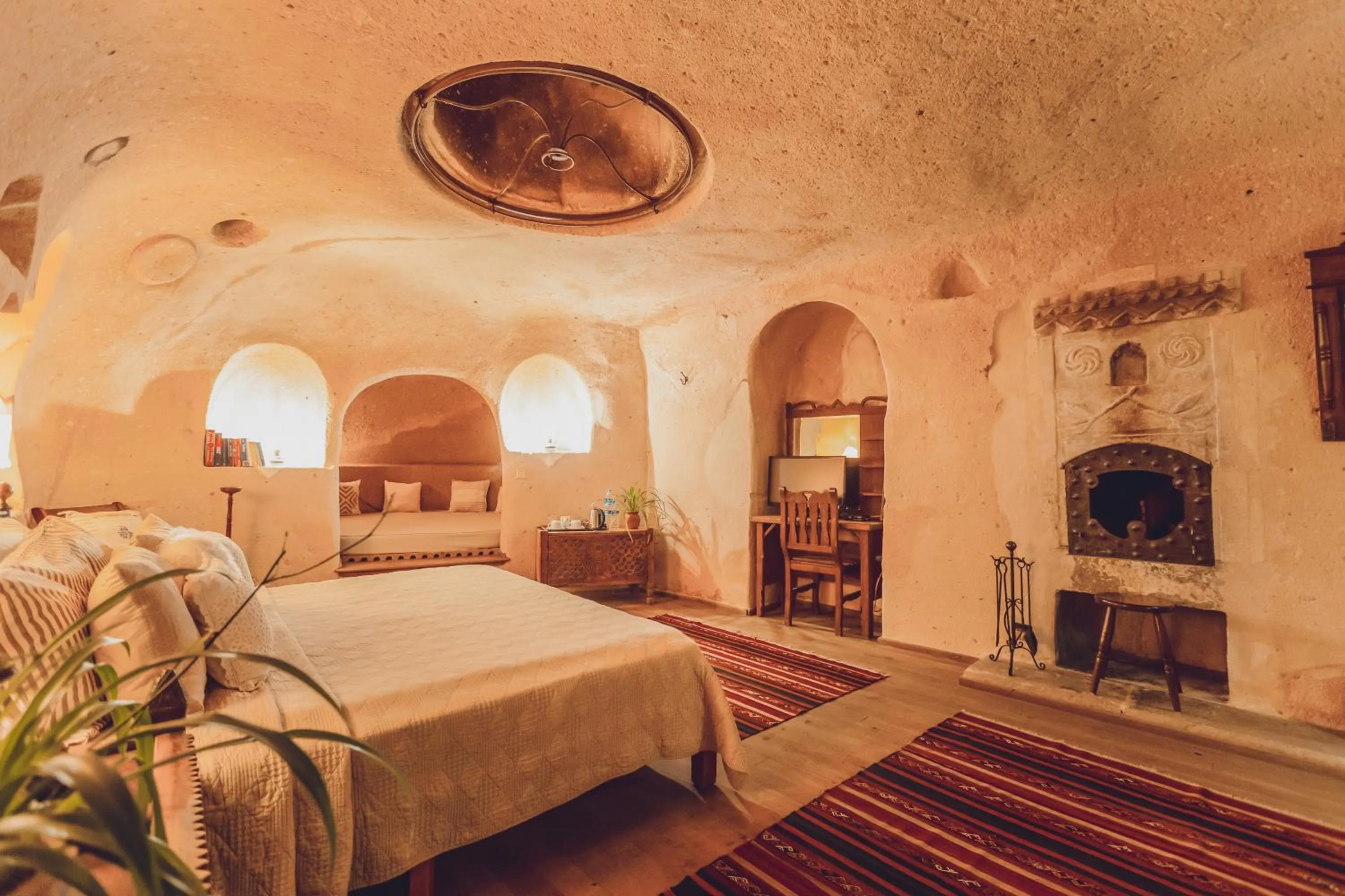 Photo of the whole room, Bed in Kale Konak Cappadocia