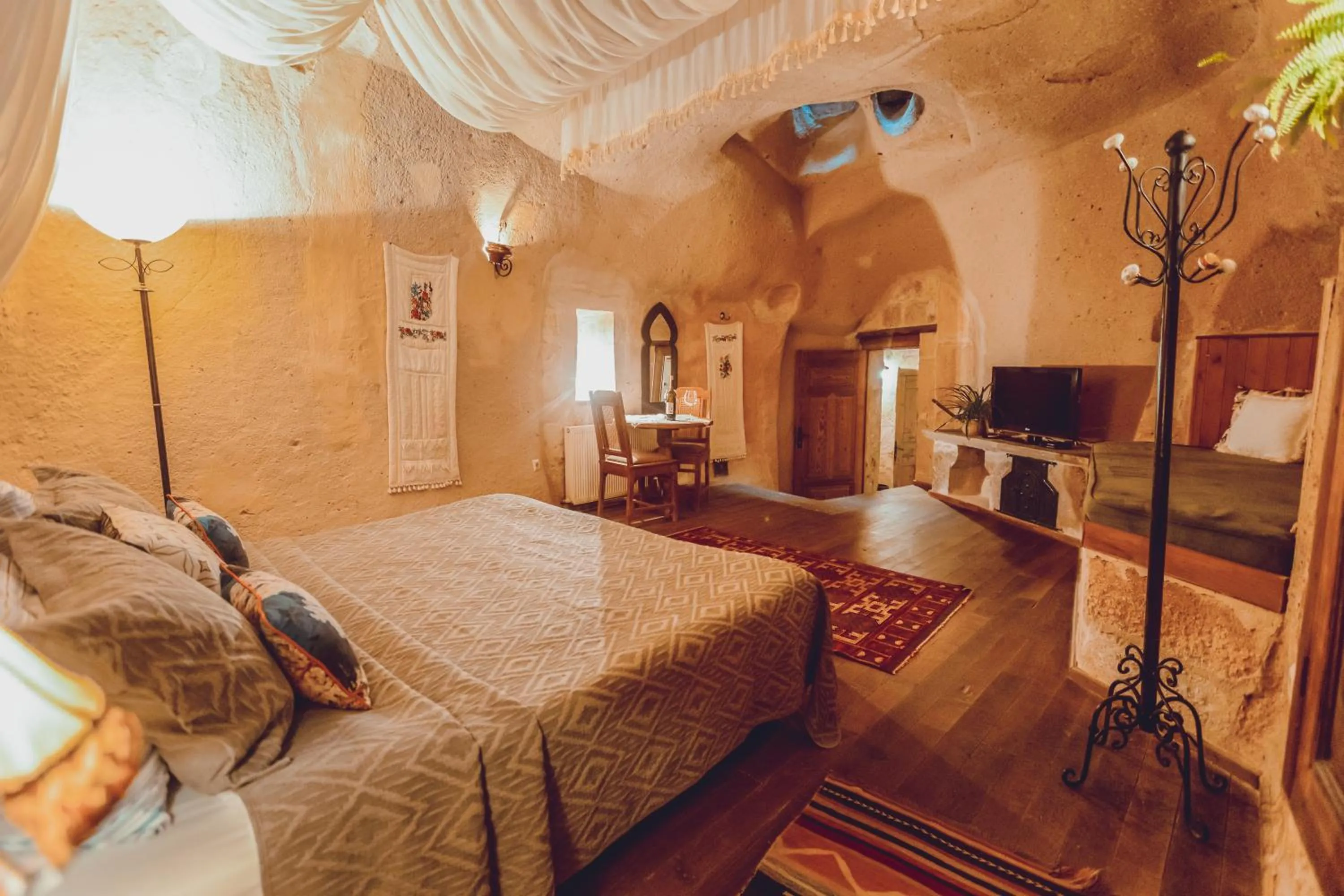 Photo of the whole room, Bed in Kale Konak Cappadocia