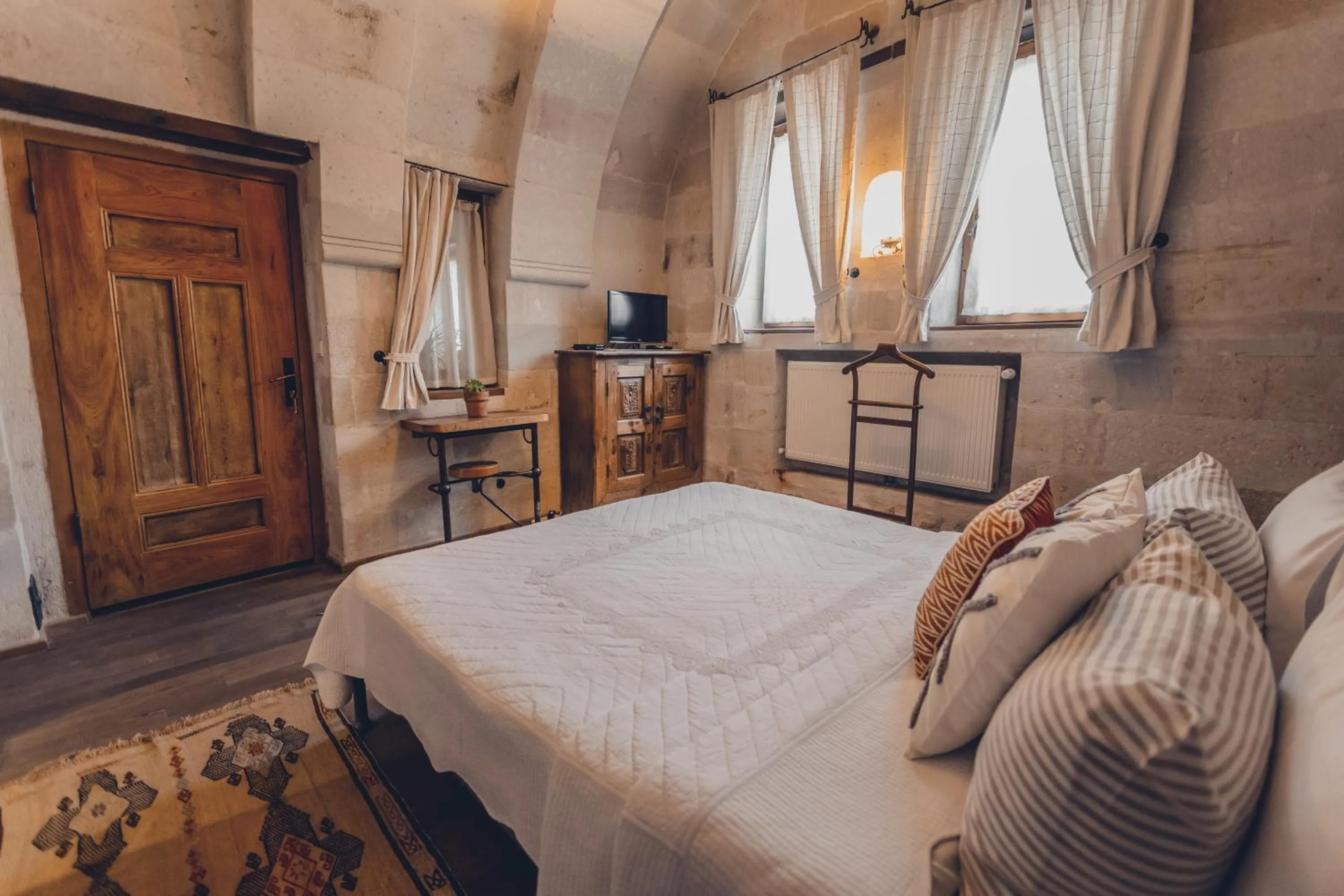 Photo of the whole room, Bed in Kale Konak Cappadocia