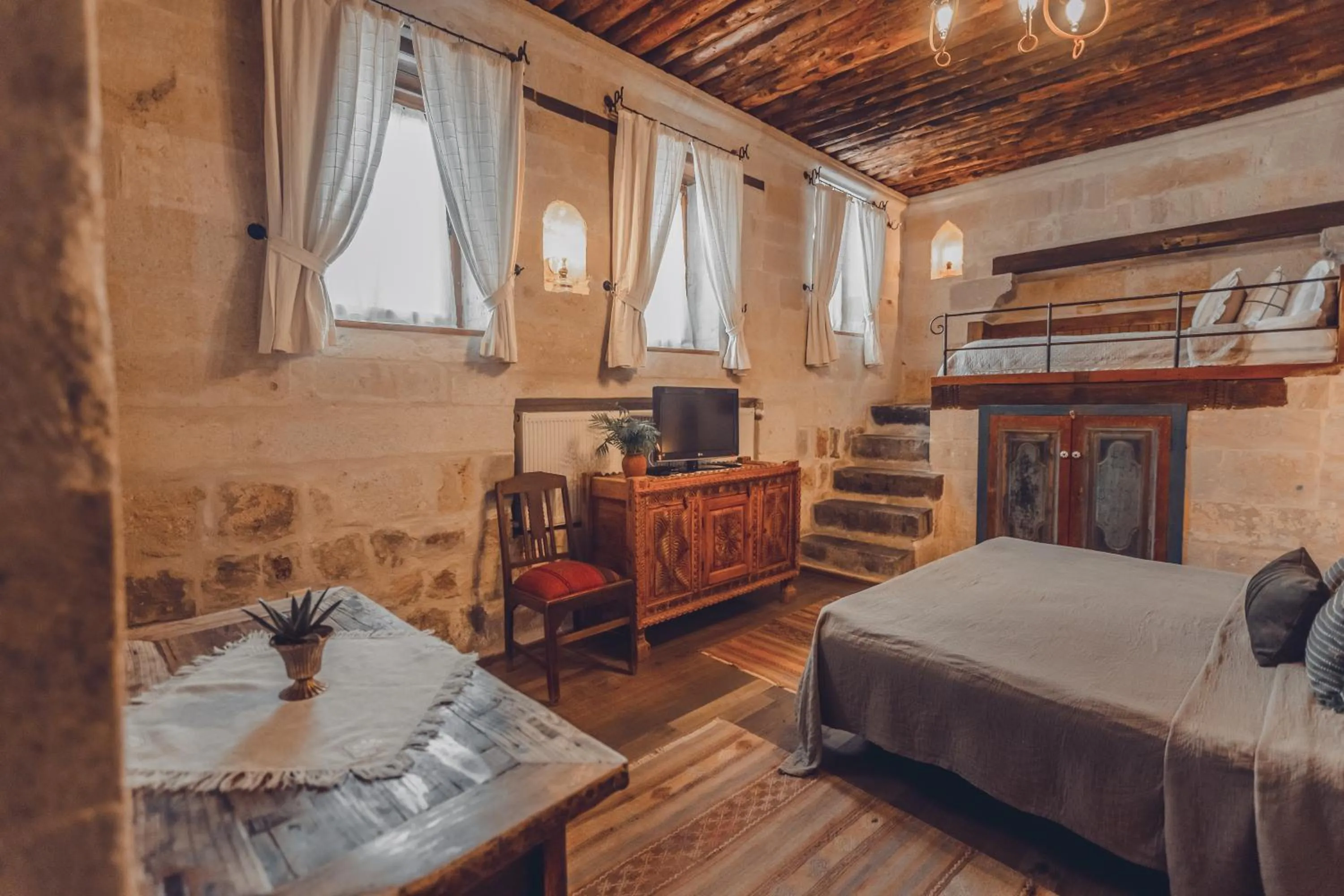 Photo of the whole room, Bed in Kale Konak Cappadocia