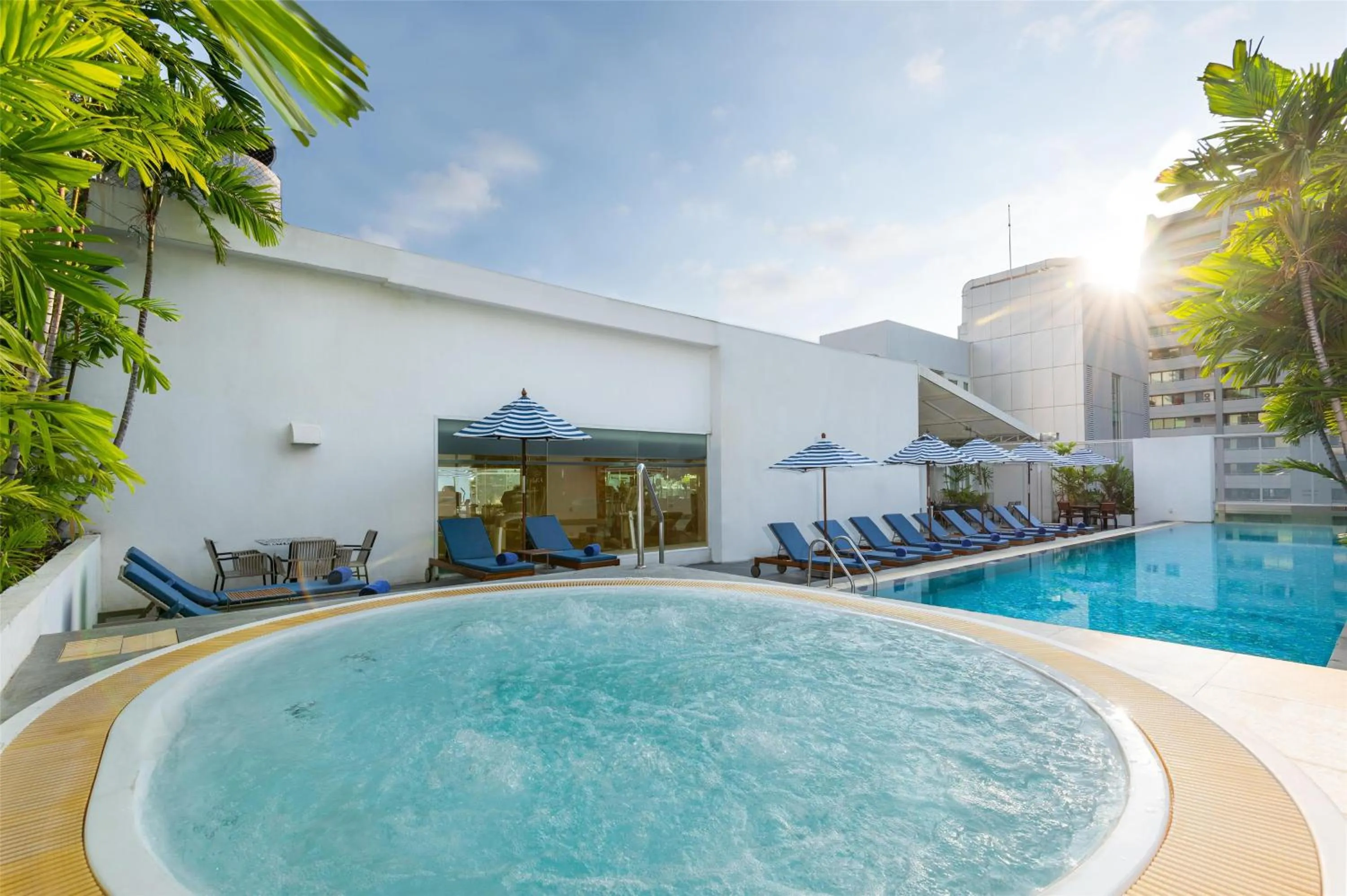 Pool view in Radisson Suites Bangkok Sukhumvit