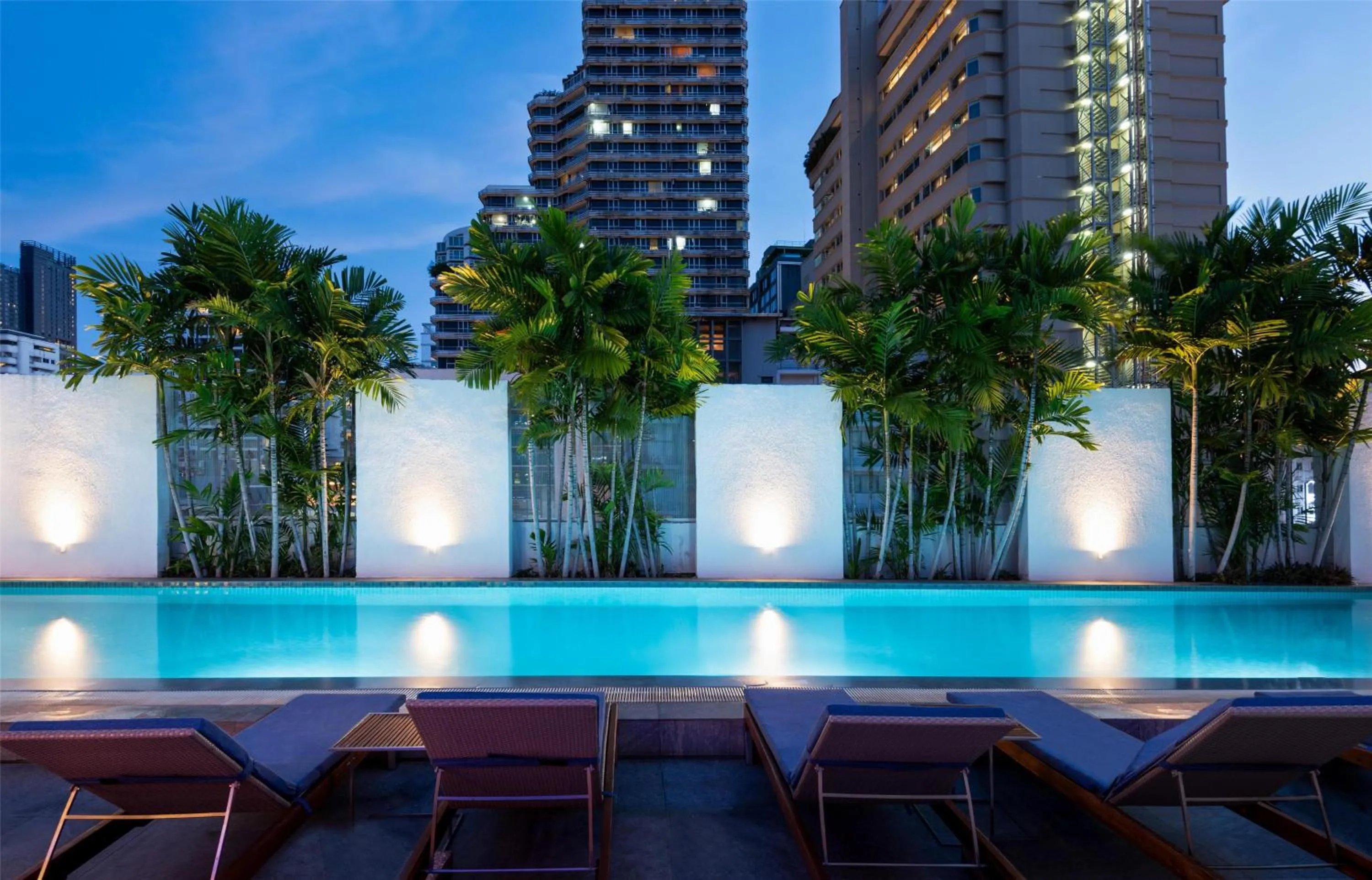 Pool view in Radisson Suites Bangkok Sukhumvit