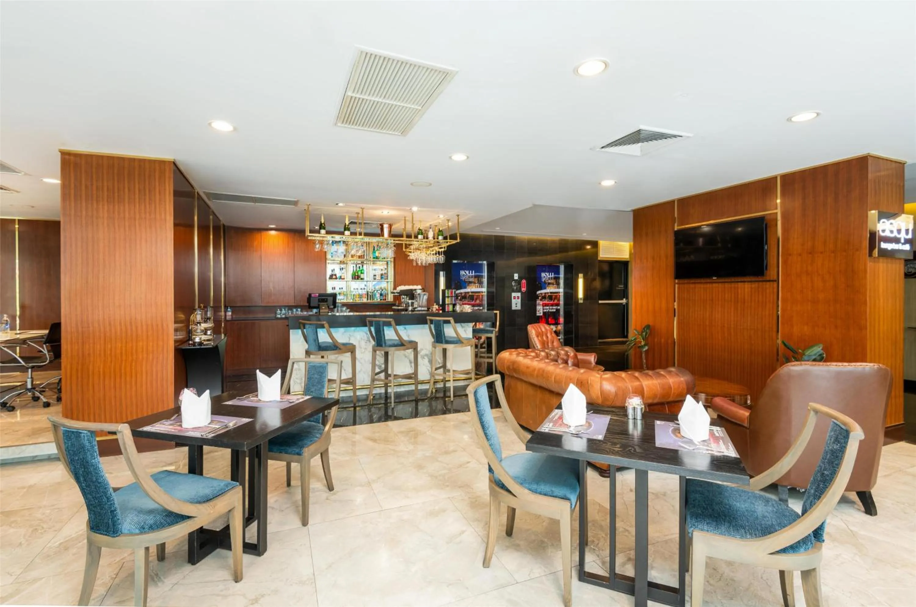 Restaurant/places to eat in Radisson Suites Bangkok Sukhumvit