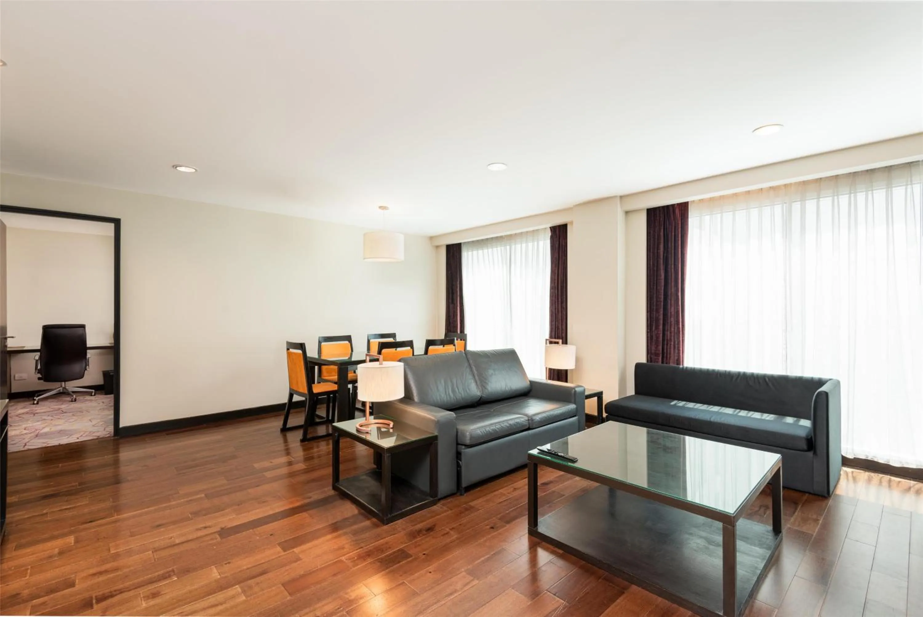 Photo of the whole room in Radisson Suites Bangkok Sukhumvit