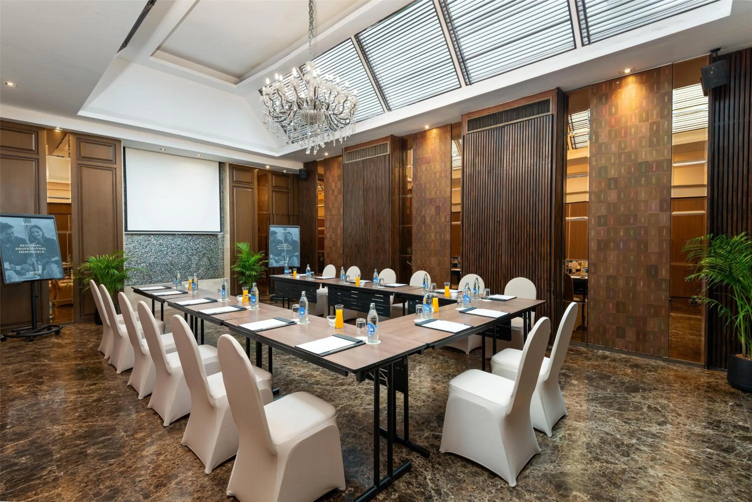 Meeting/conference room in Radisson Suites Bangkok Sukhumvit