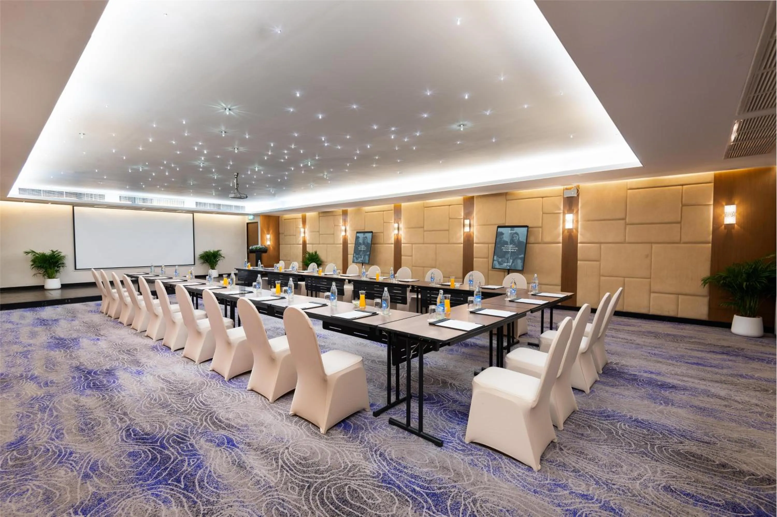 Meeting/conference room in Radisson Suites Bangkok Sukhumvit