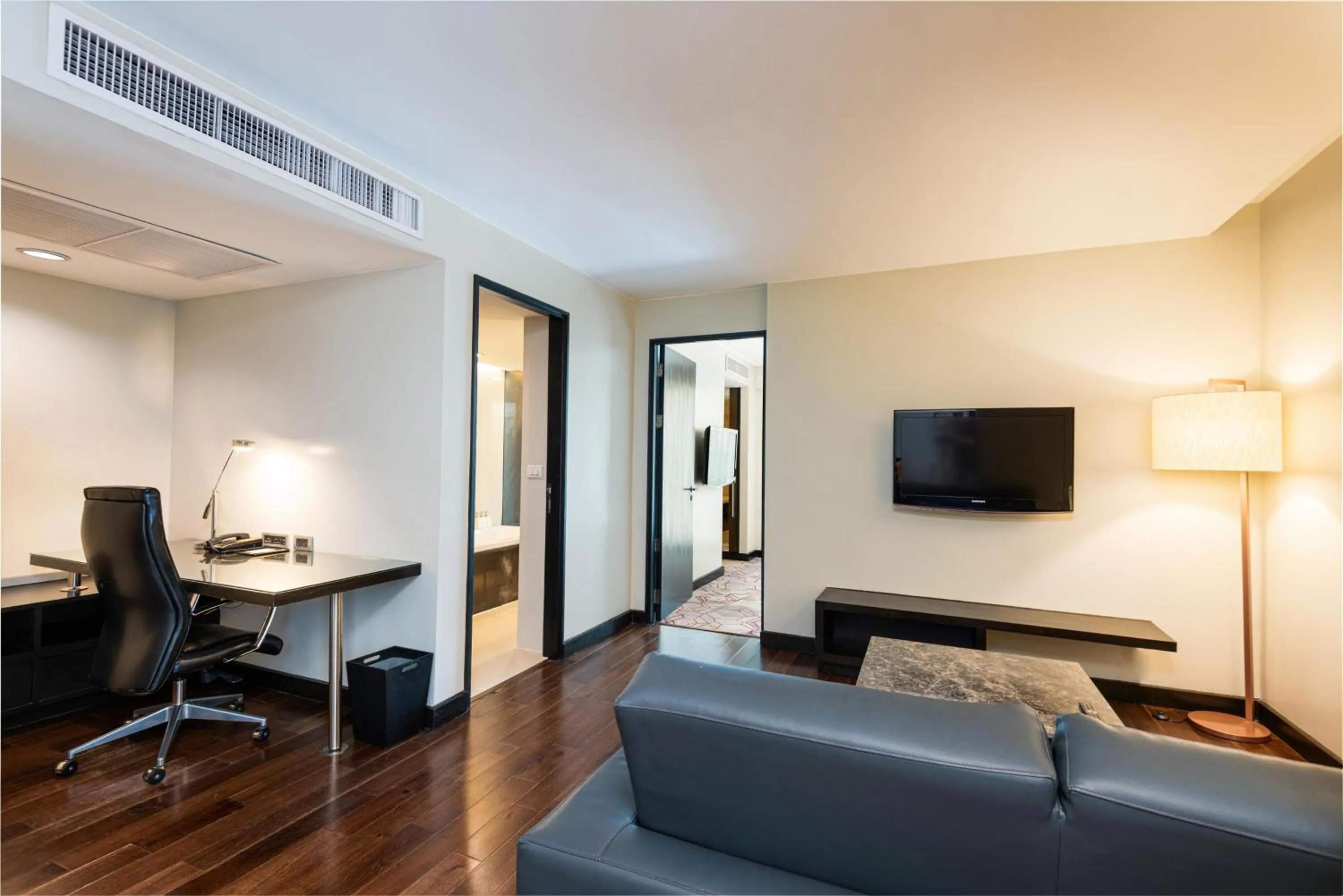 Photo of the whole room in Radisson Suites Bangkok Sukhumvit