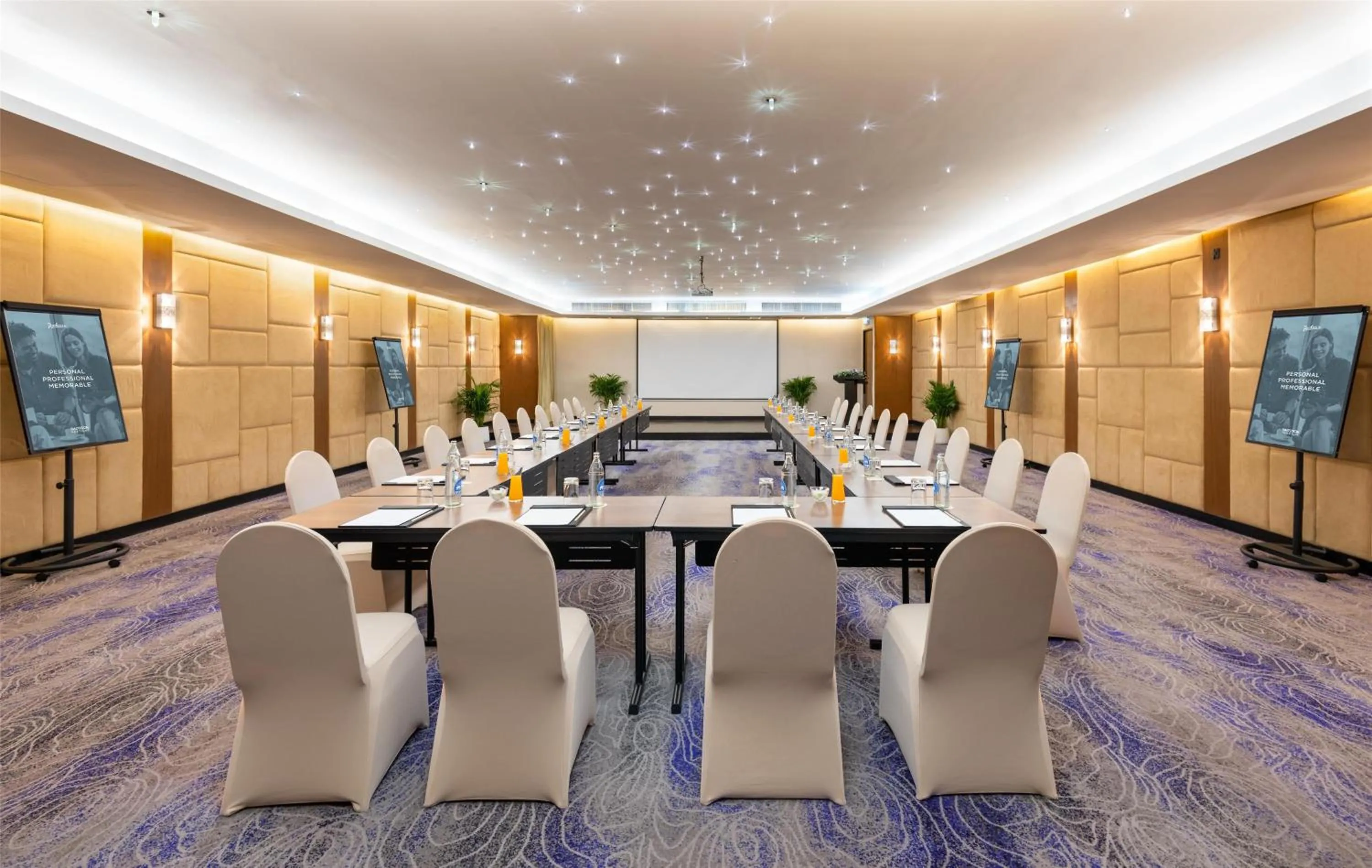 Meeting/conference room in Radisson Suites Bangkok Sukhumvit