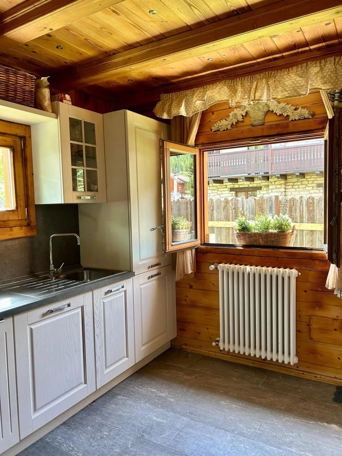 Kitchen or kitchenette in Hotel Letterario Locanda Collomb