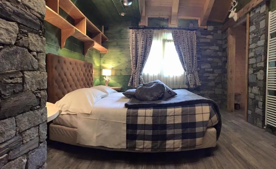 Photo of the whole room, Bed in Hotel Letterario Locanda Collomb