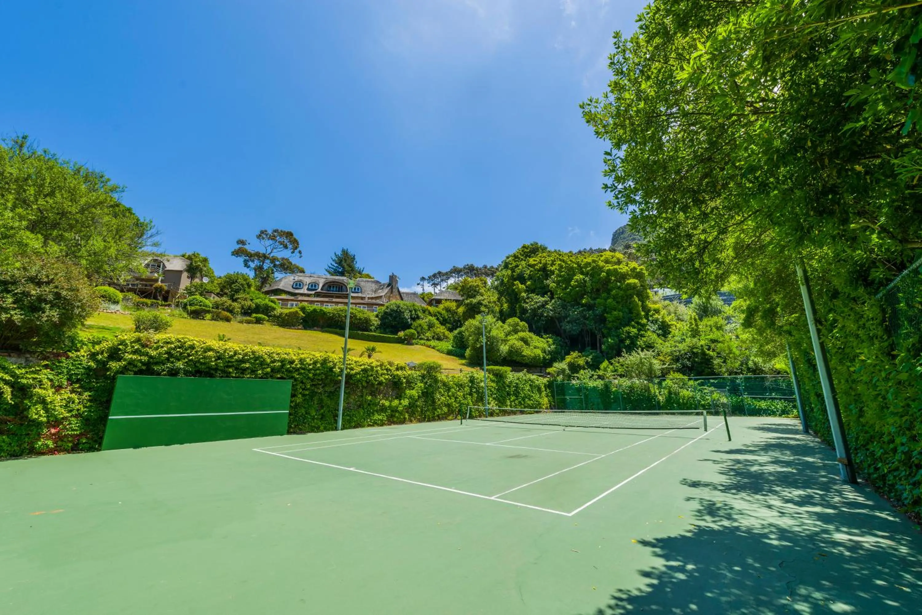 Tennis court in Ikhaya Safari Lodge
