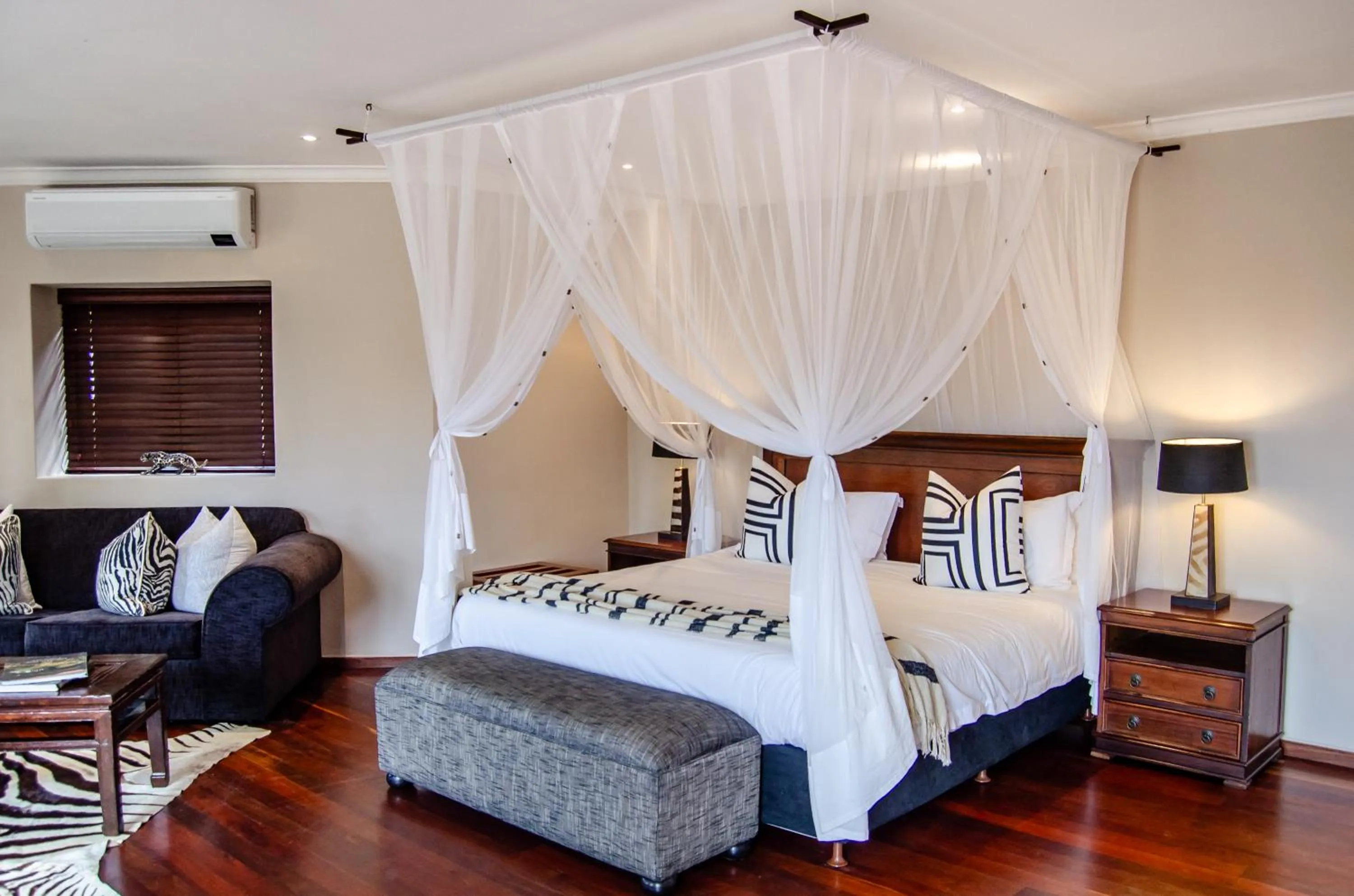 Bed in Ikhaya Safari Lodge