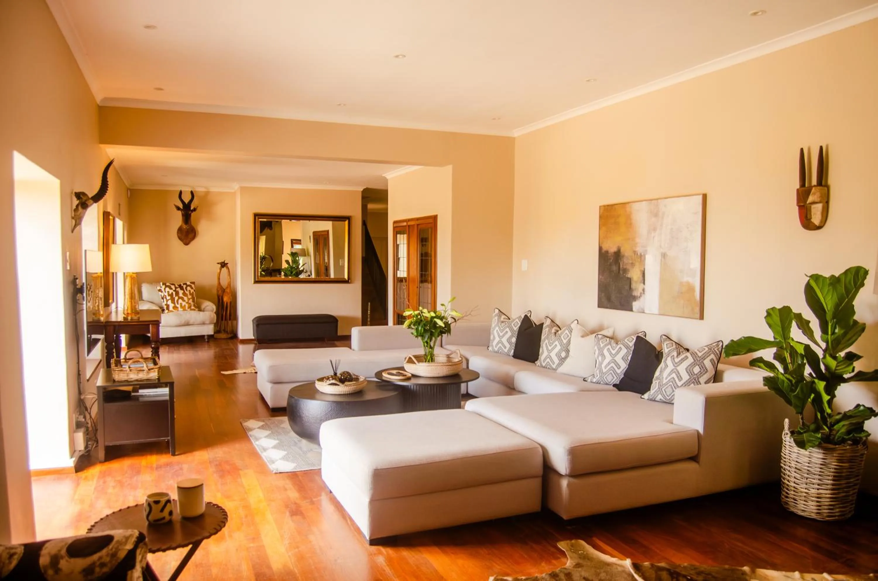 Living room in Ikhaya Safari Lodge