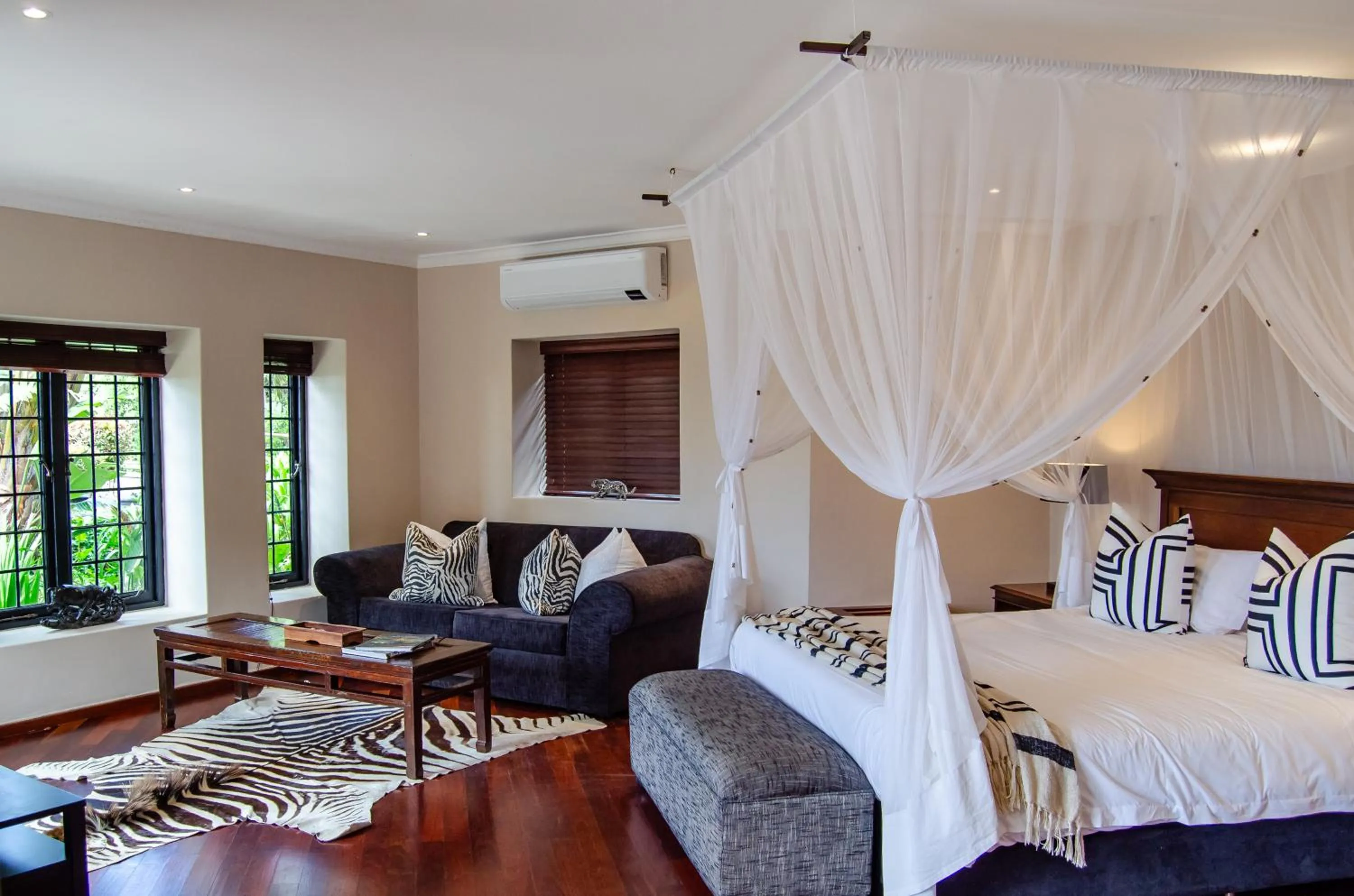 Bed in Ikhaya Safari Lodge