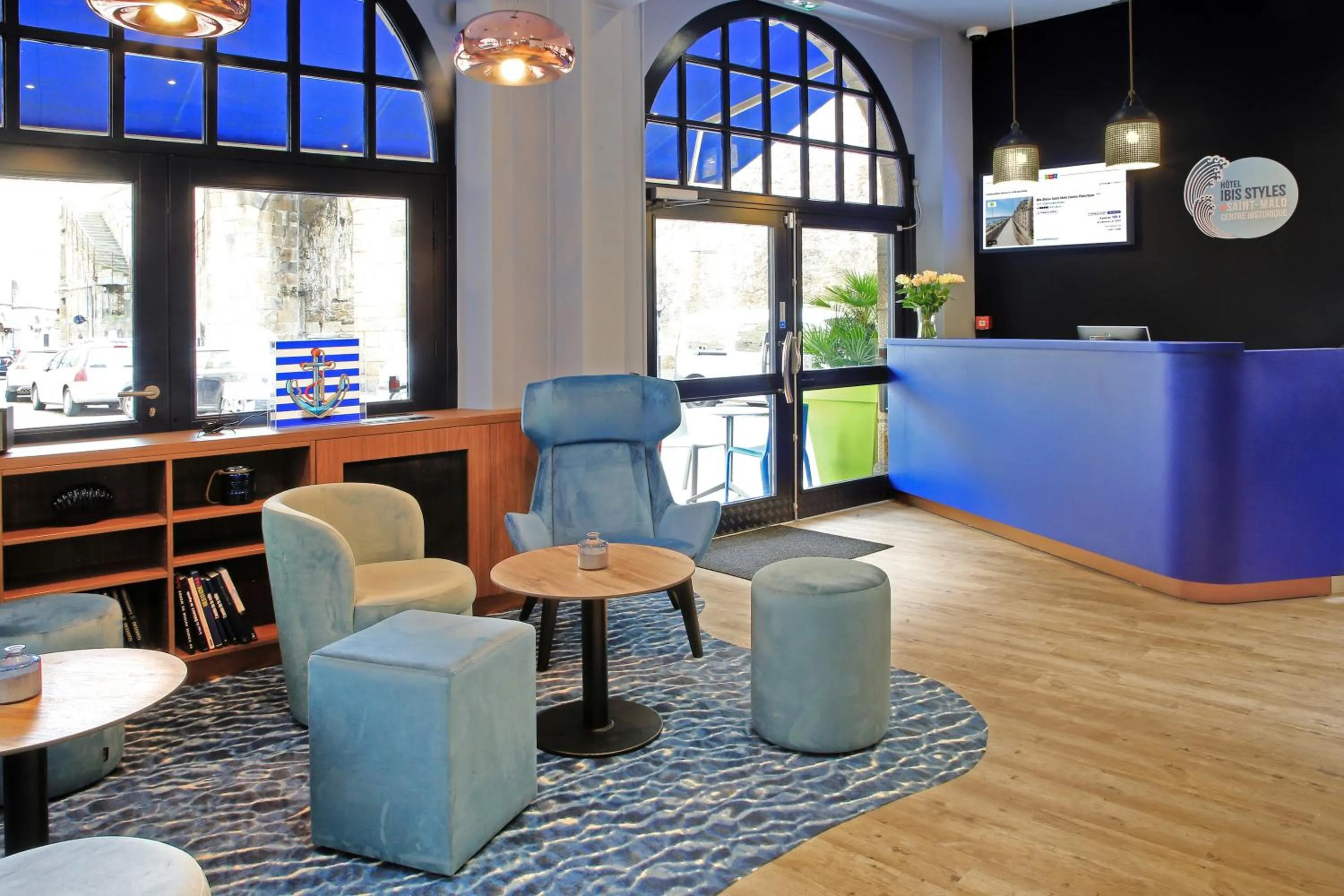 Library in ibis Styles Saint Malo Centre Historique