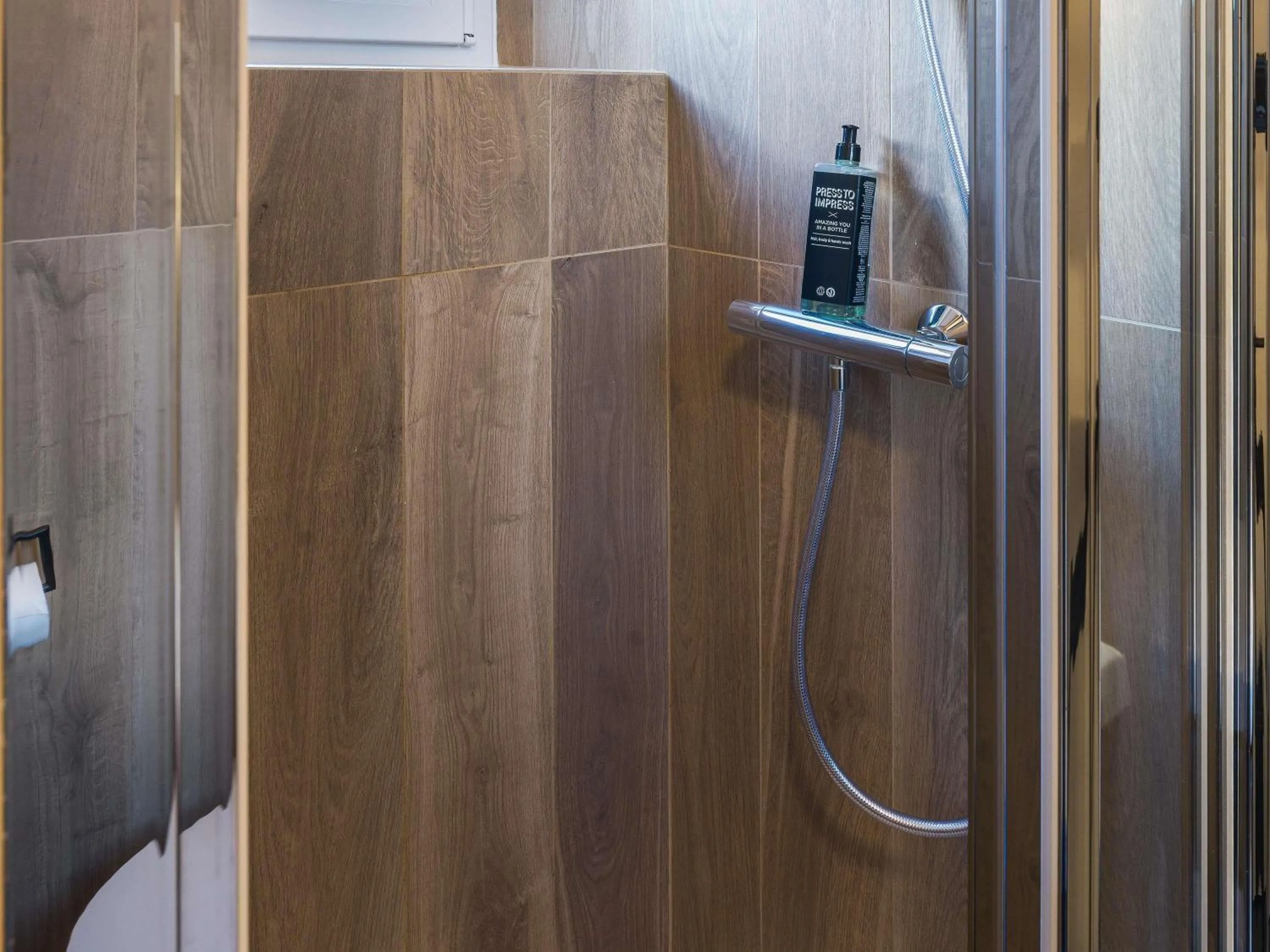 Bedroom in ibis Styles Saint Malo Centre Historique