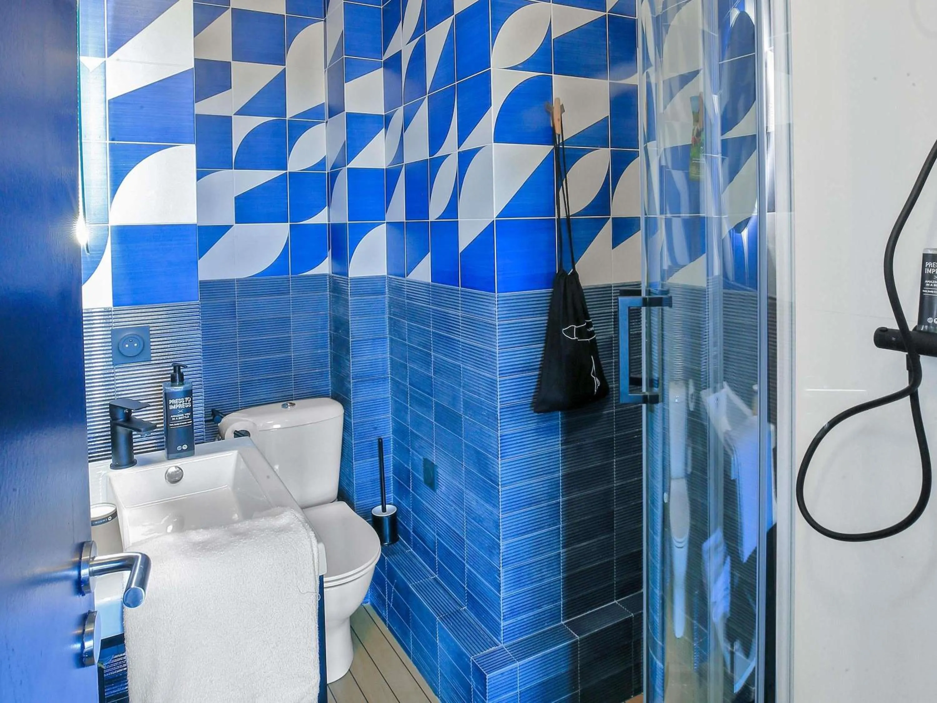 Bedroom in ibis Styles Saint Malo Centre Historique