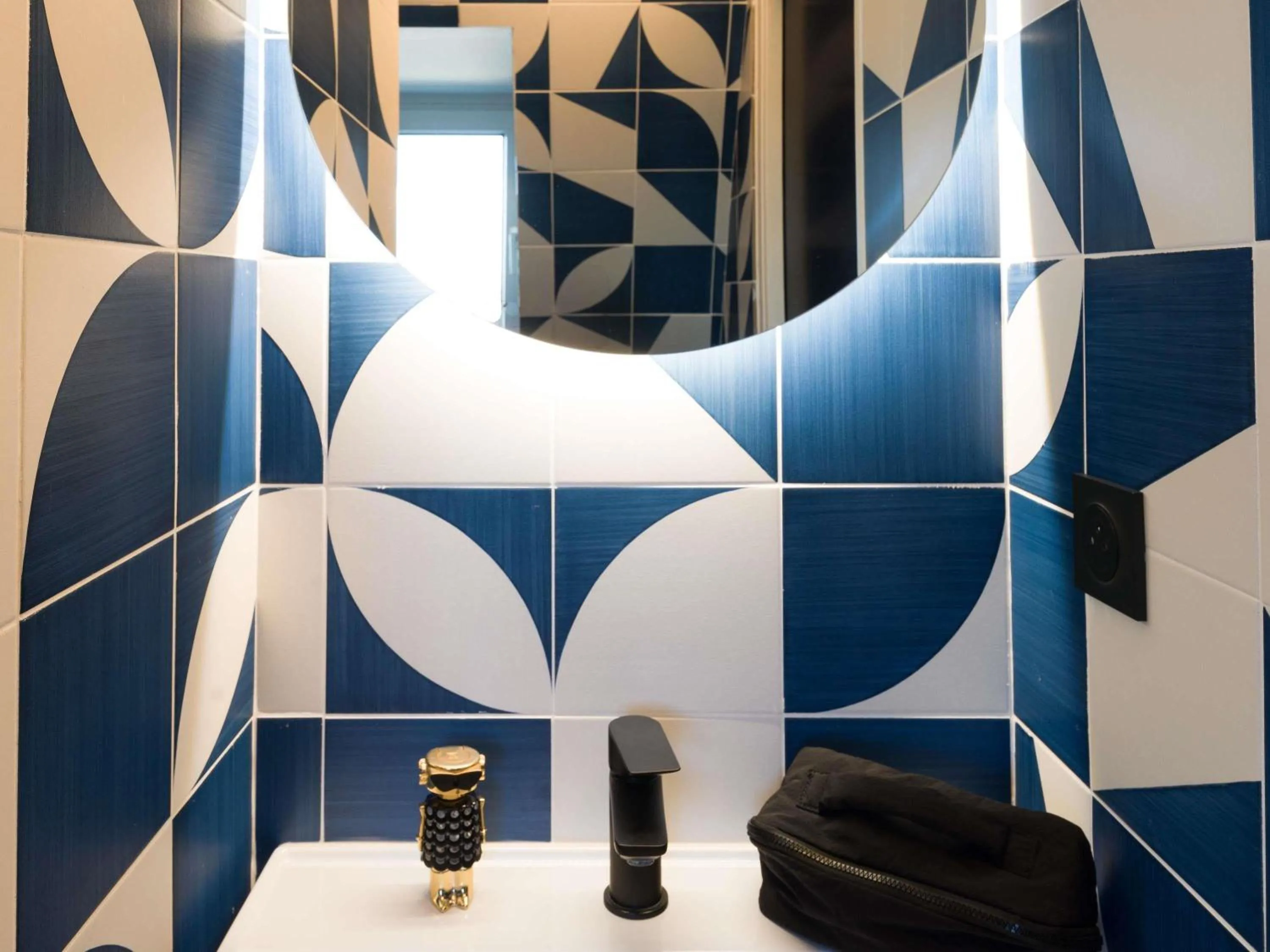 Bedroom in ibis Styles Saint Malo Centre Historique