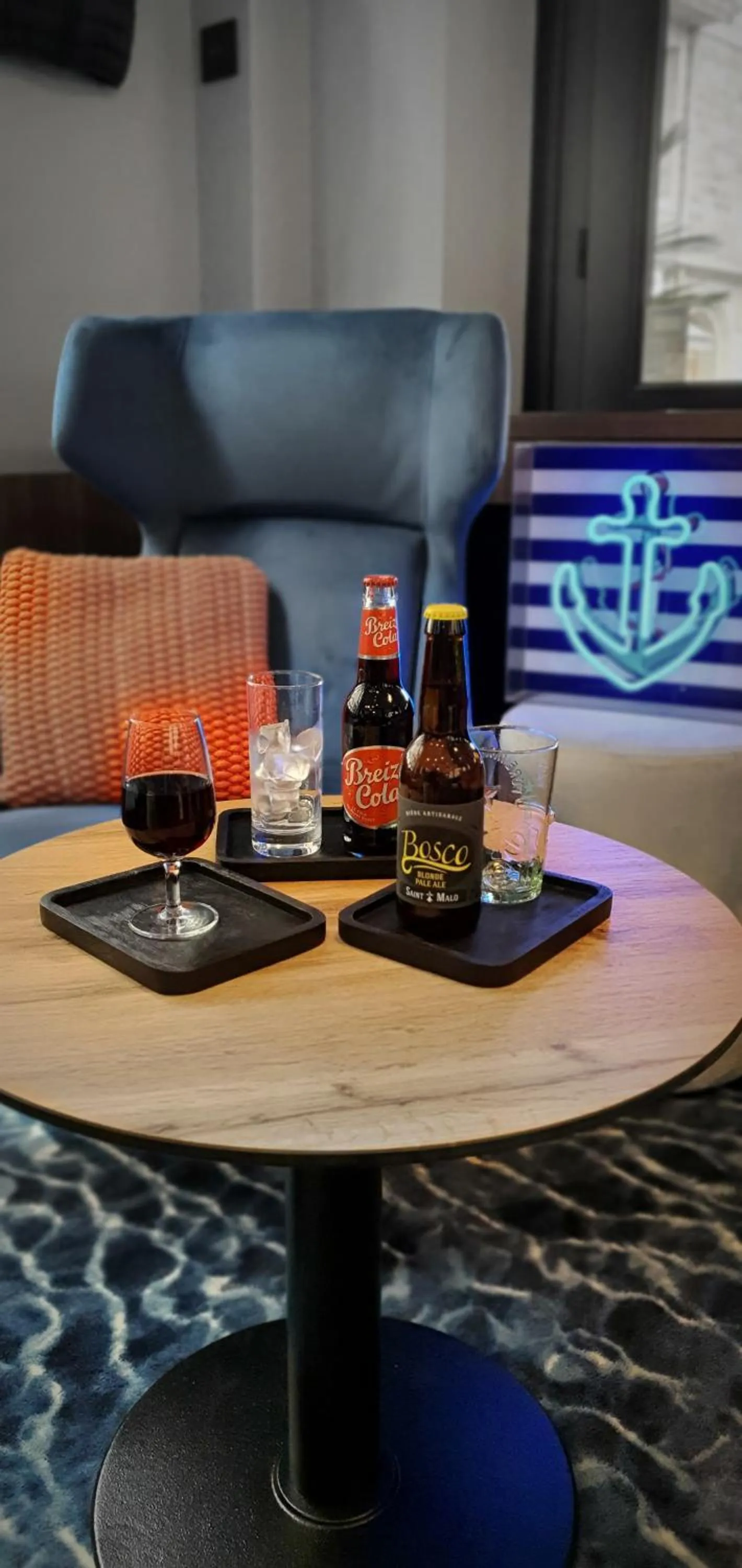 Lounge or bar in ibis Styles Saint Malo Centre Historique