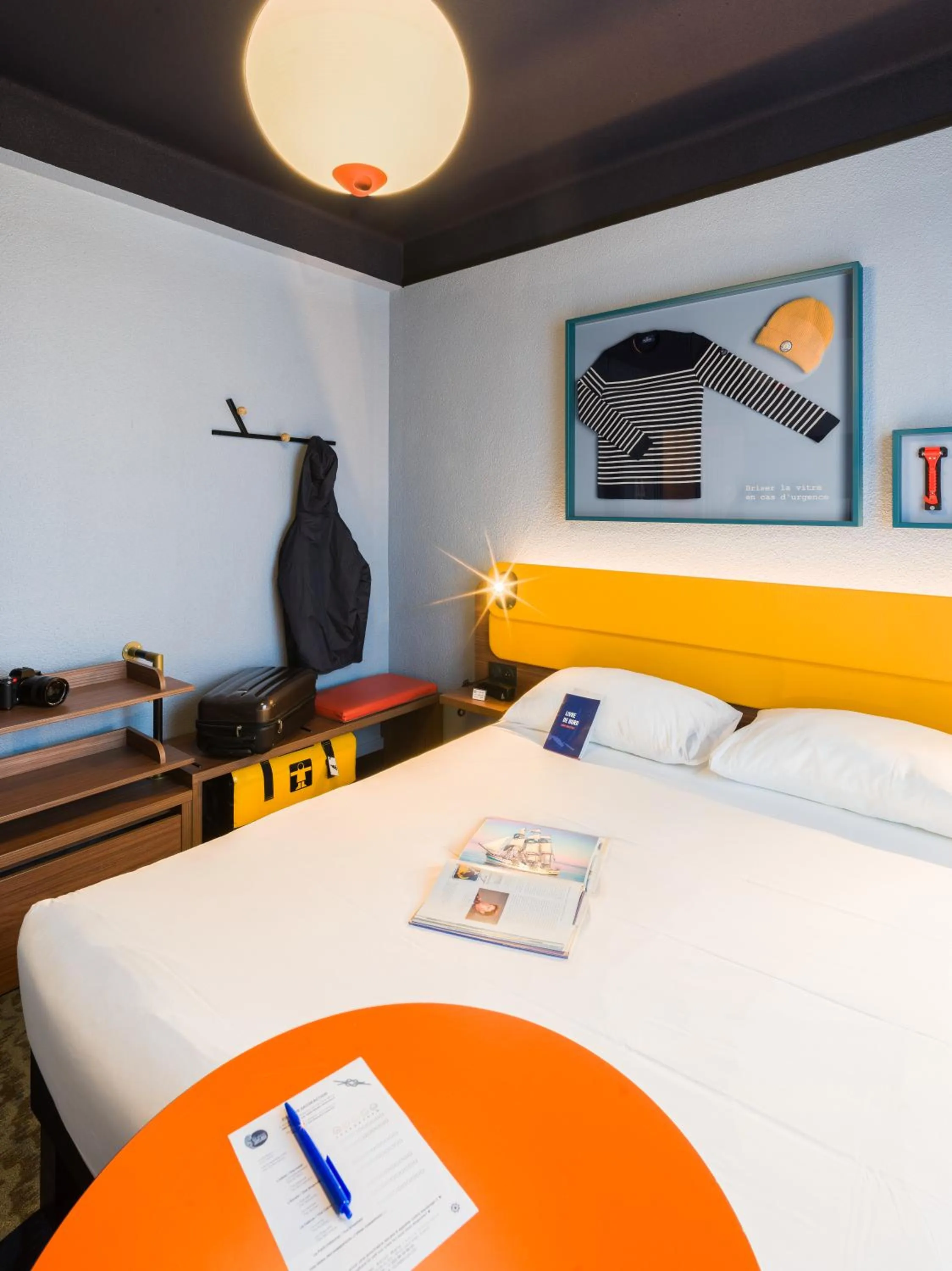 Bedroom, Bed in ibis Styles Saint Malo Centre Historique