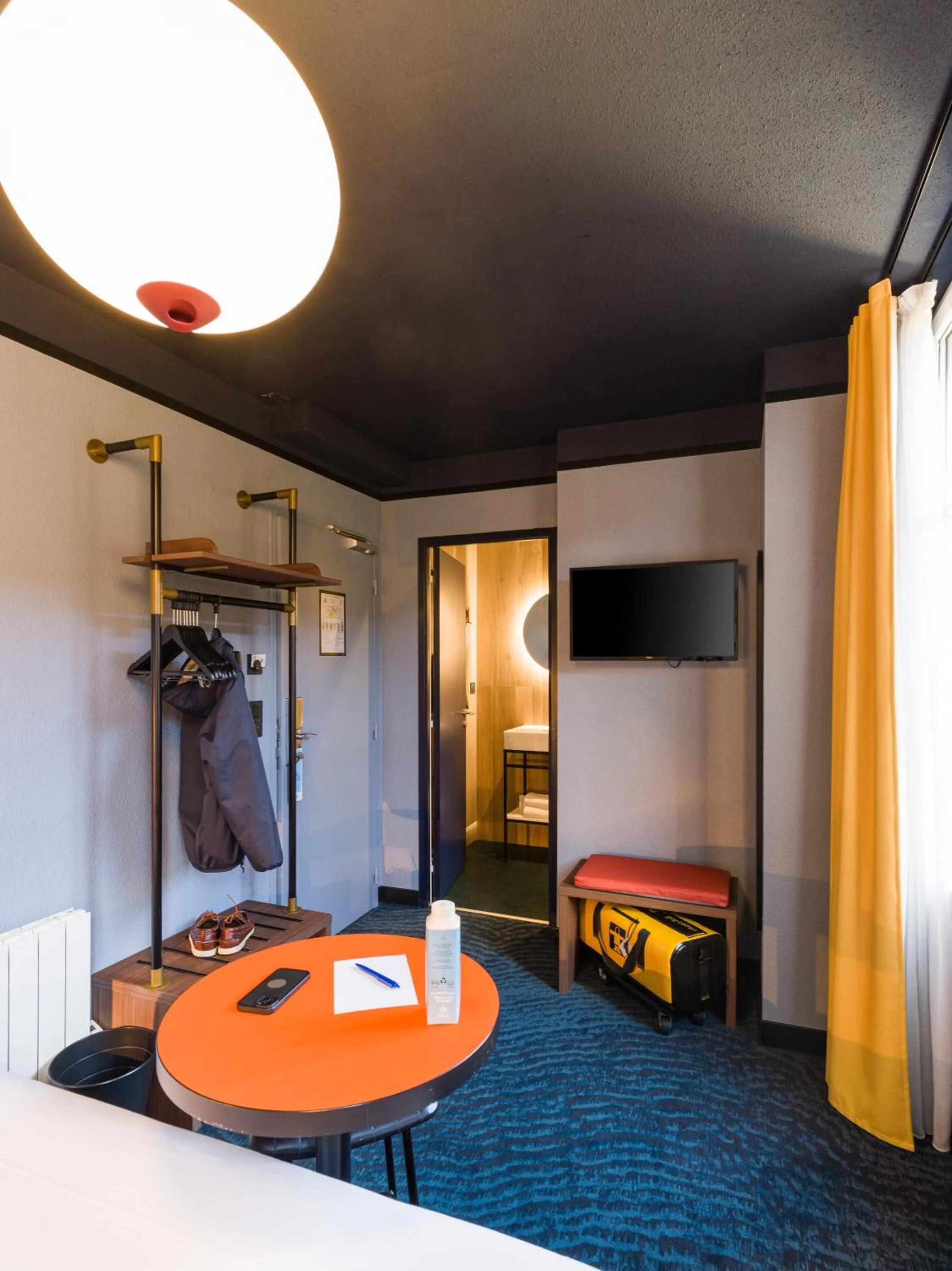 Photo of the whole room, Bed in ibis Styles Saint Malo Centre Historique